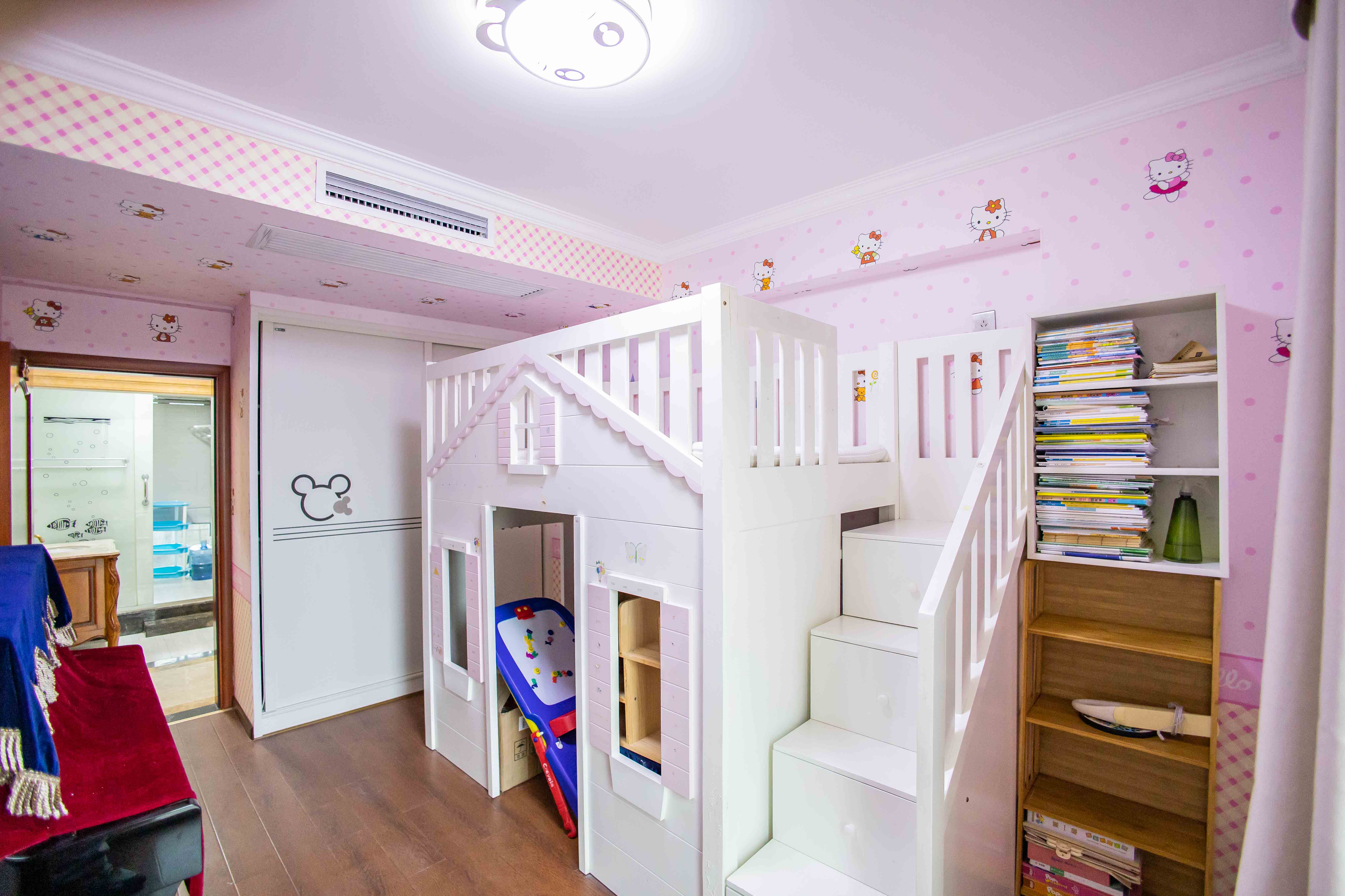 卓越蔚蓝海岸一期  4室2厅2卫    199.8万卧室