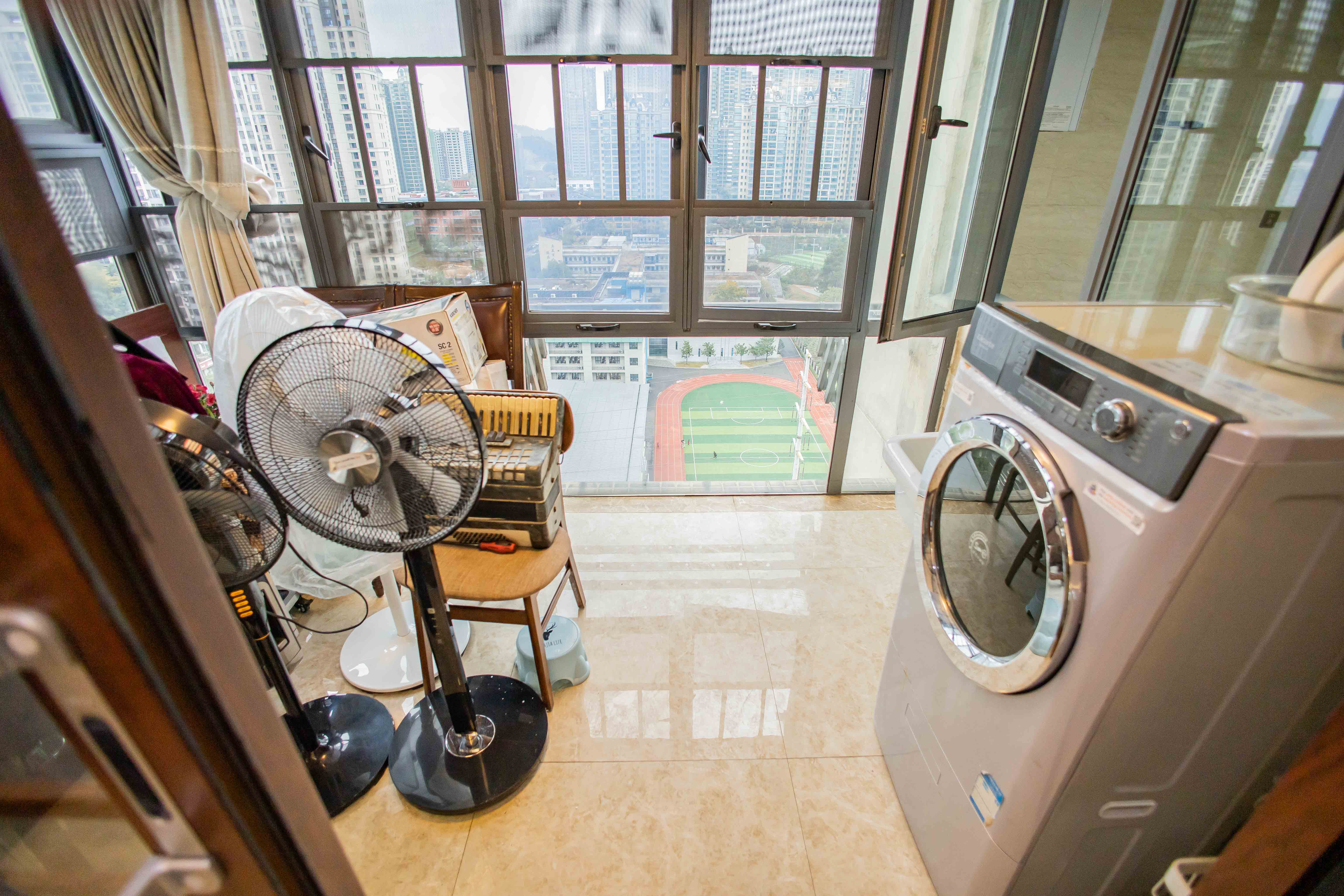 卓越蔚蓝海岸一期  4室2厅2卫    199.8万阳台