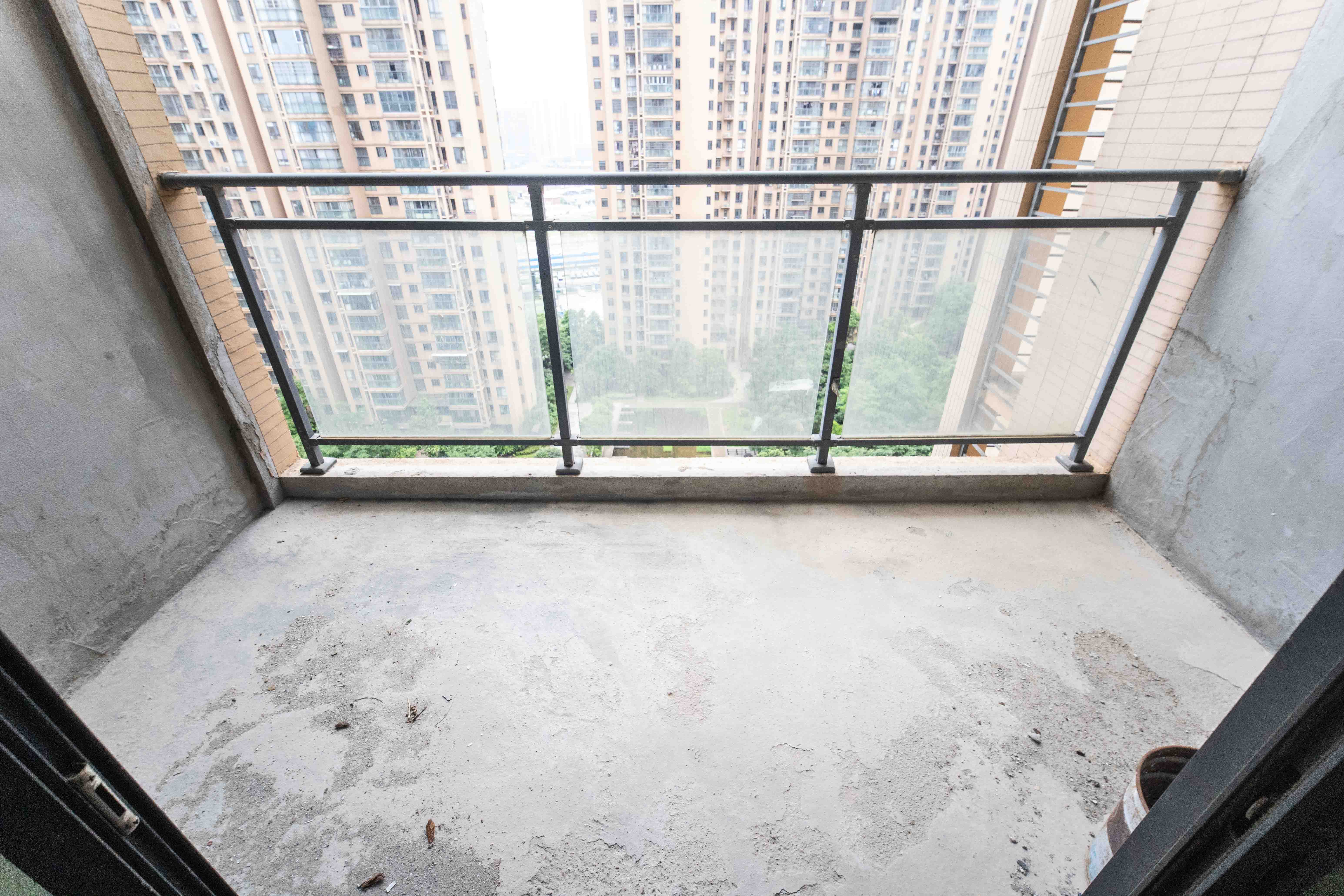 江河双水湾  3室2厅1卫    88.0万 江河双水湾  3室2厅1卫    88.0万阳台