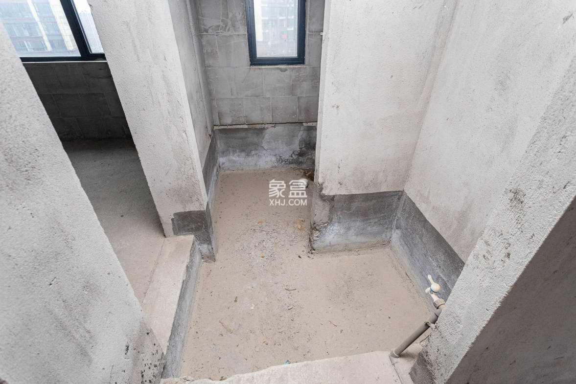 珠江东方明珠(新地东方明珠)三期 4室2厅2卫 65.0万 珠江东方明珠(新地东方明珠)三期 4室2厅2卫 65.0万卫生间