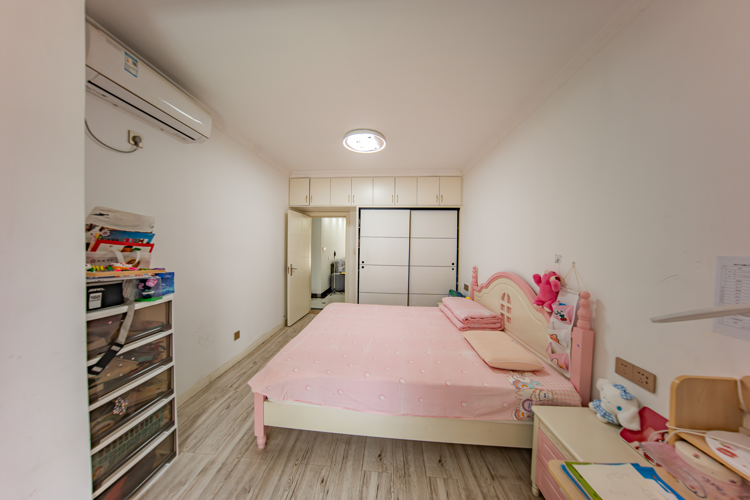 中建麓山和苑  3室2厅2卫   93.00万卧室