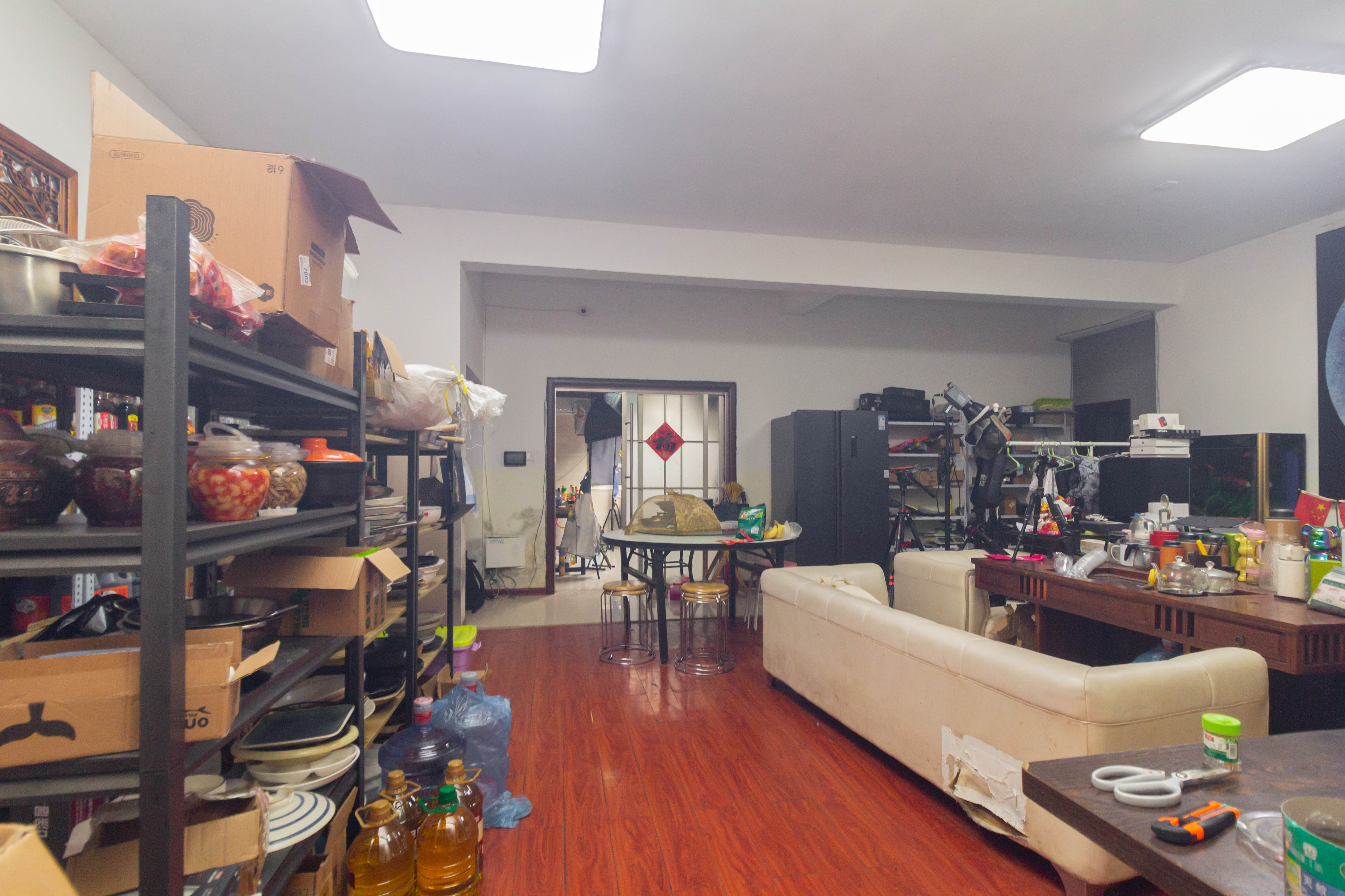 辉宏橄榄城  5室2厅2卫    200.0万 辉宏橄榄城  5室2厅2卫    200.0万客厅