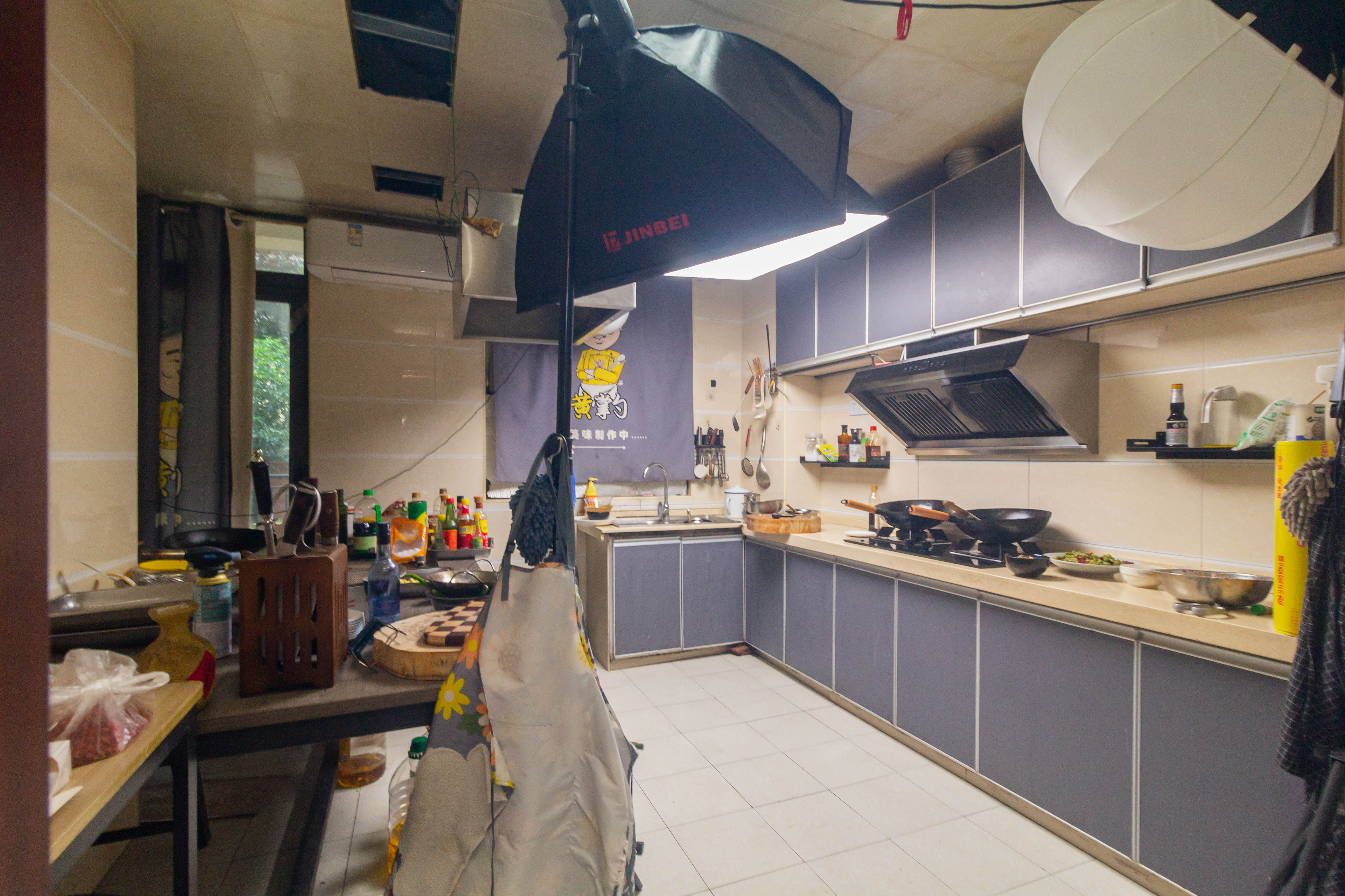 辉宏橄榄城  5室2厅2卫    200.0万 辉宏橄榄城  5室2厅2卫    200.0万厨房