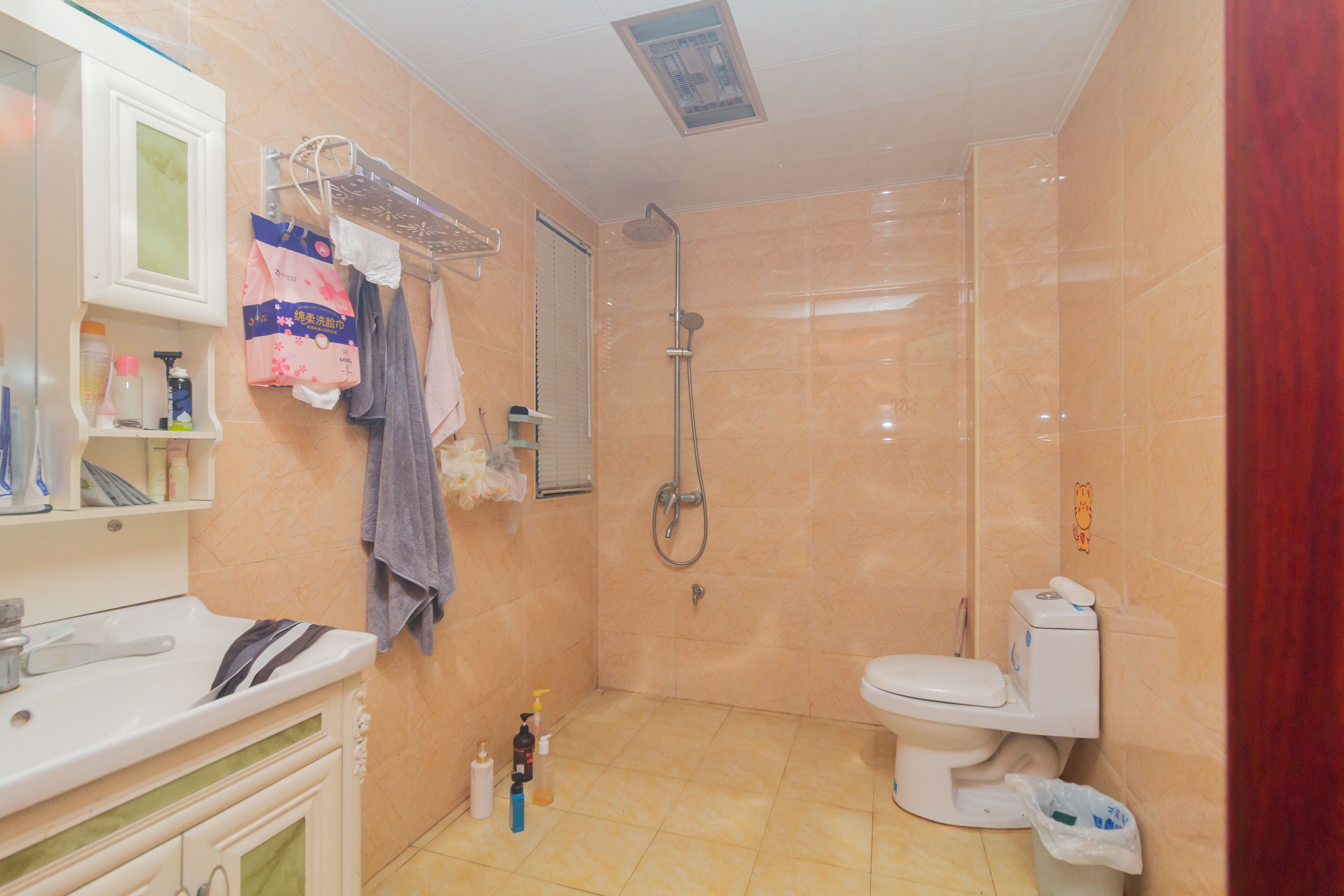 辉宏橄榄城  5室2厅2卫    200.0万 辉宏橄榄城  5室2厅2卫    200.0万卫生间