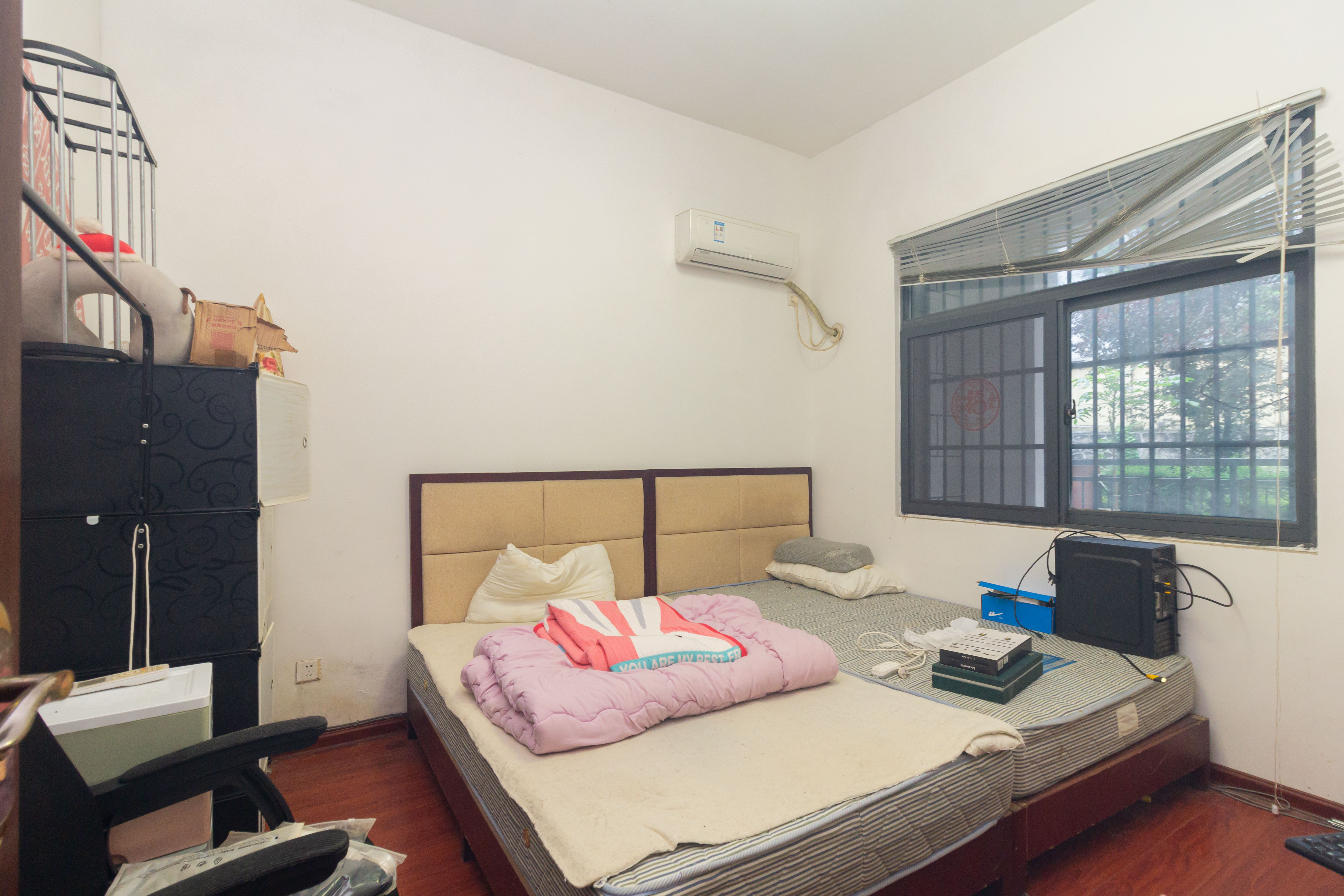 辉宏橄榄城  5室2厅2卫    200.0万 辉宏橄榄城  5室2厅2卫    200.0万卧室