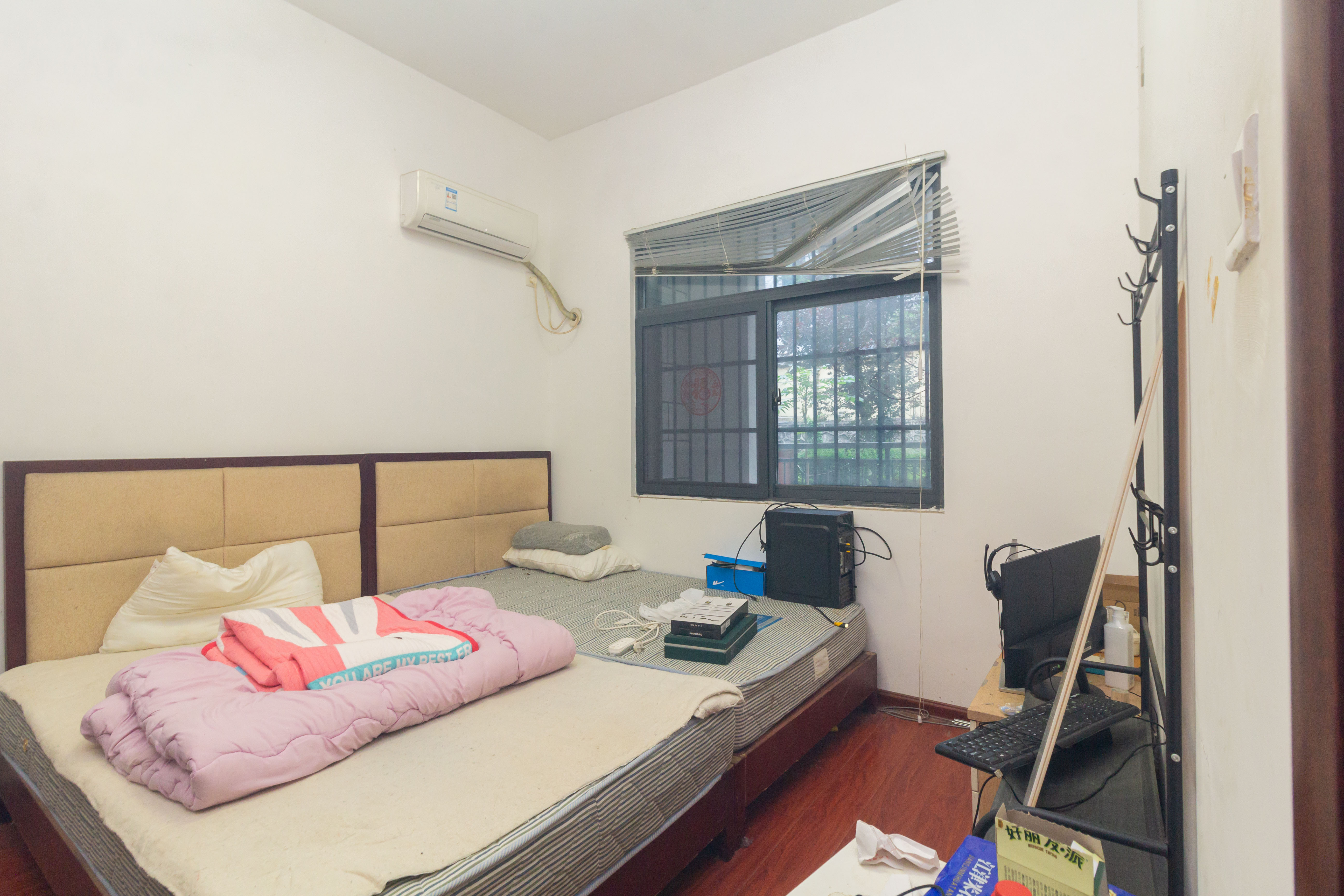 辉宏橄榄城  5室2厅2卫    200.0万 辉宏橄榄城  5室2厅2卫    200.0万卧室