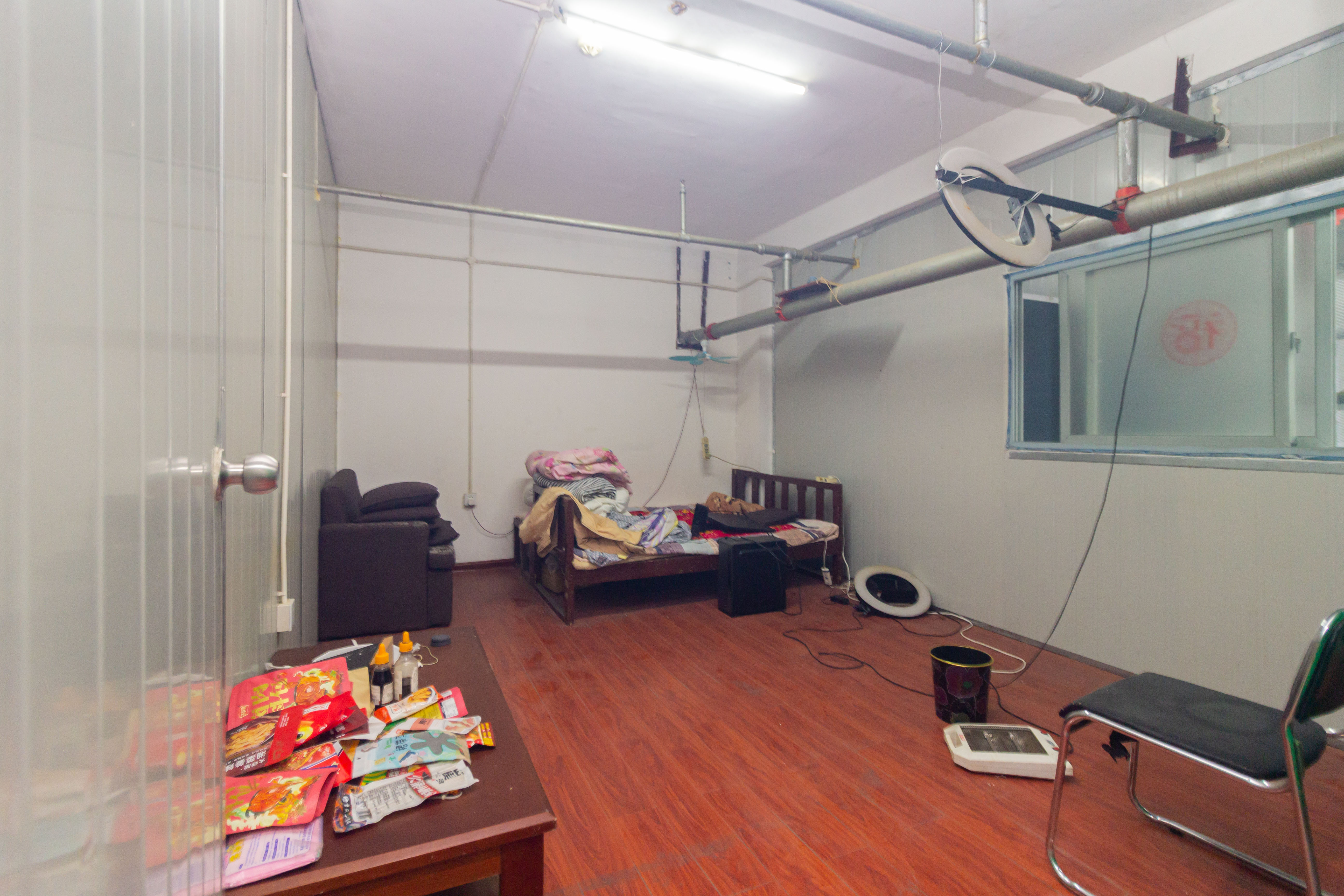 辉宏橄榄城  5室2厅2卫    200.0万 辉宏橄榄城  5室2厅2卫    200.0万卧室