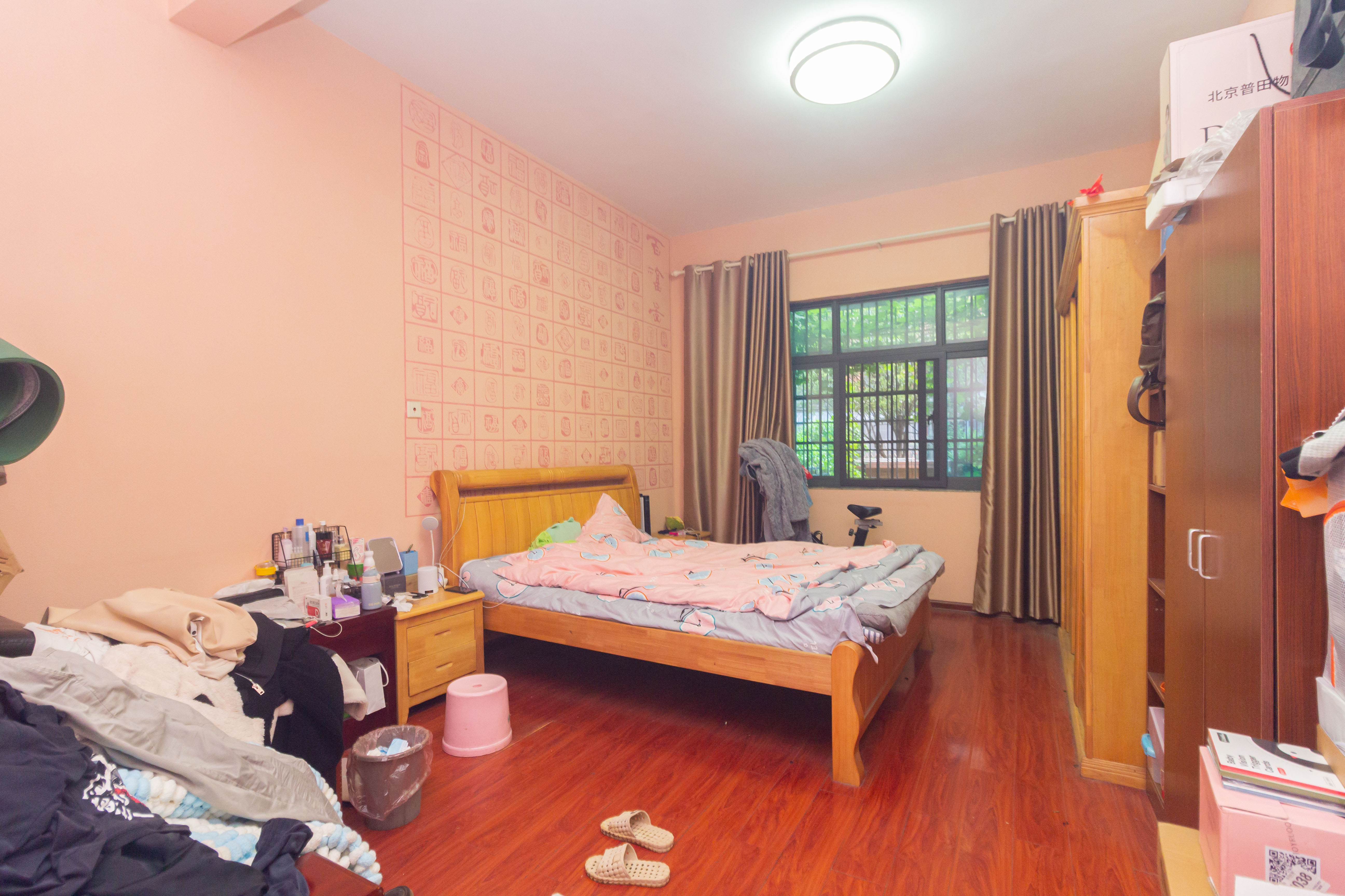 辉宏橄榄城  5室2厅2卫    200.0万 辉宏橄榄城  5室2厅2卫    200.0万卧室