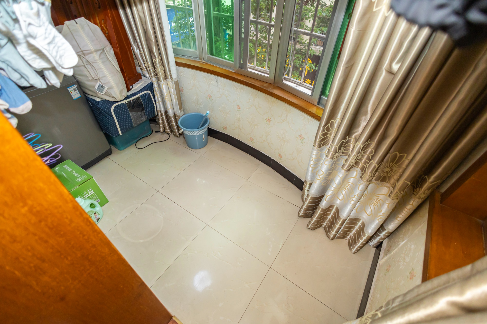 中南汽车世界  2室2厅1卫    30.0万 中南汽车世界  2室2厅1卫    30.0万阳台