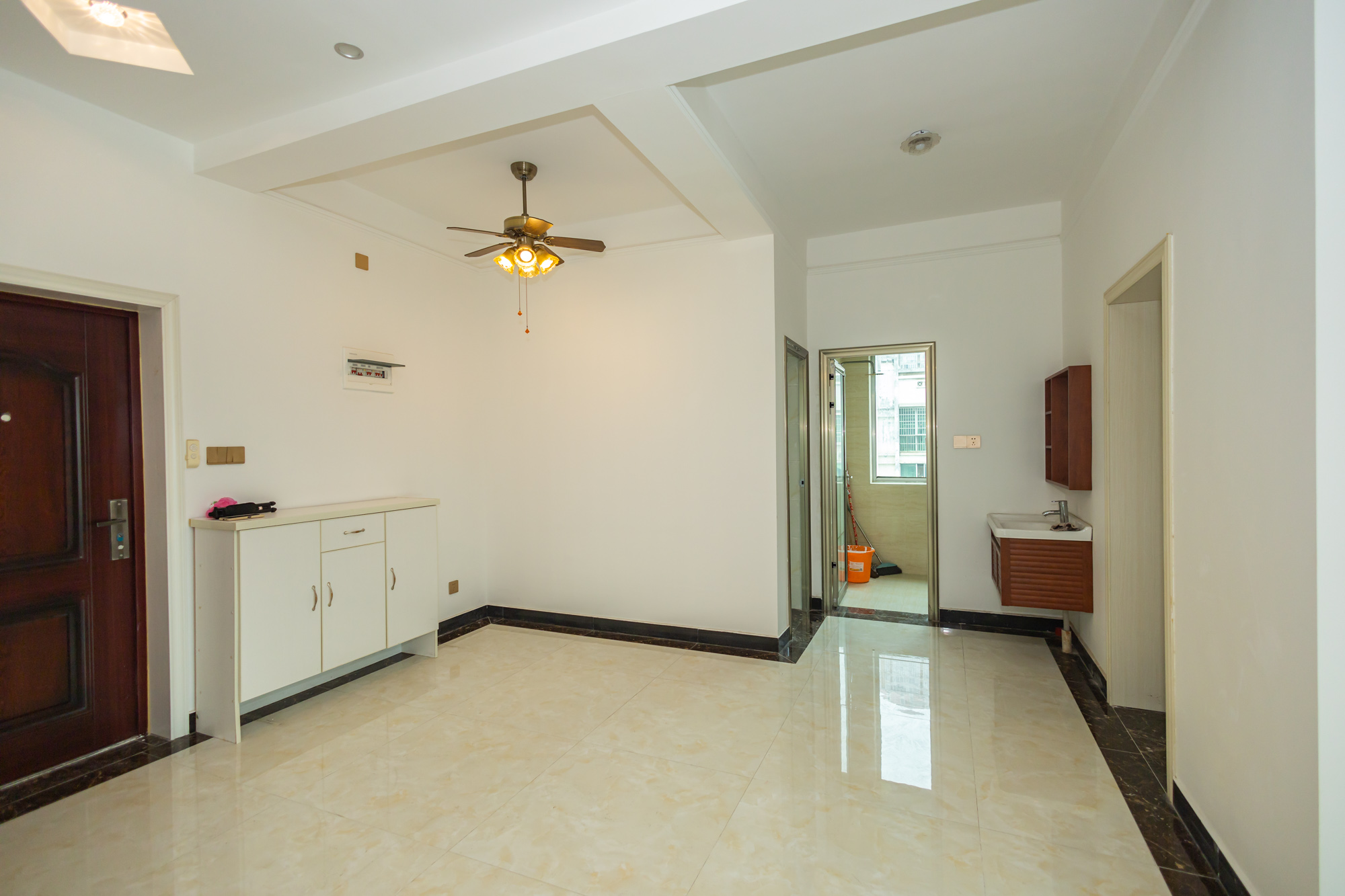 中南汽车世界  3室2厅2卫    42.8万 中南汽车世界  3室2厅2卫    42.8万其他