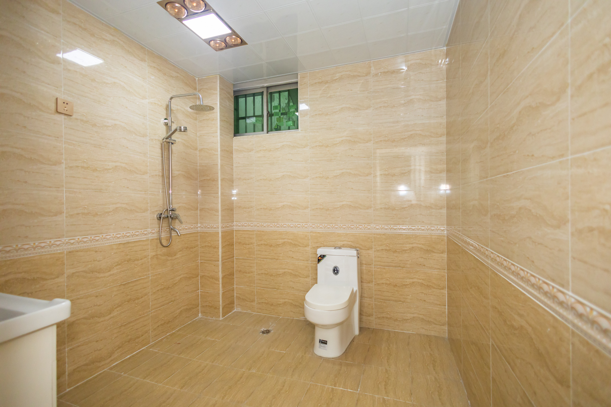 中南汽车世界  3室2厅2卫    42.8万 中南汽车世界  3室2厅2卫    42.8万卫生间