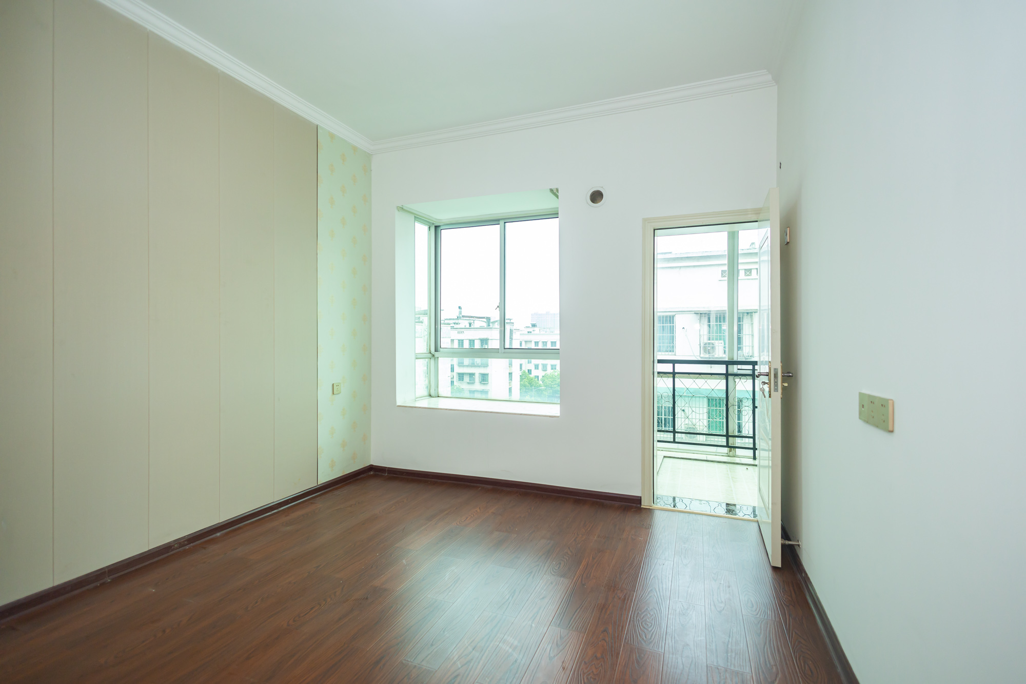 中南汽车世界  3室2厅2卫    42.8万 中南汽车世界  3室2厅2卫    42.8万卧室