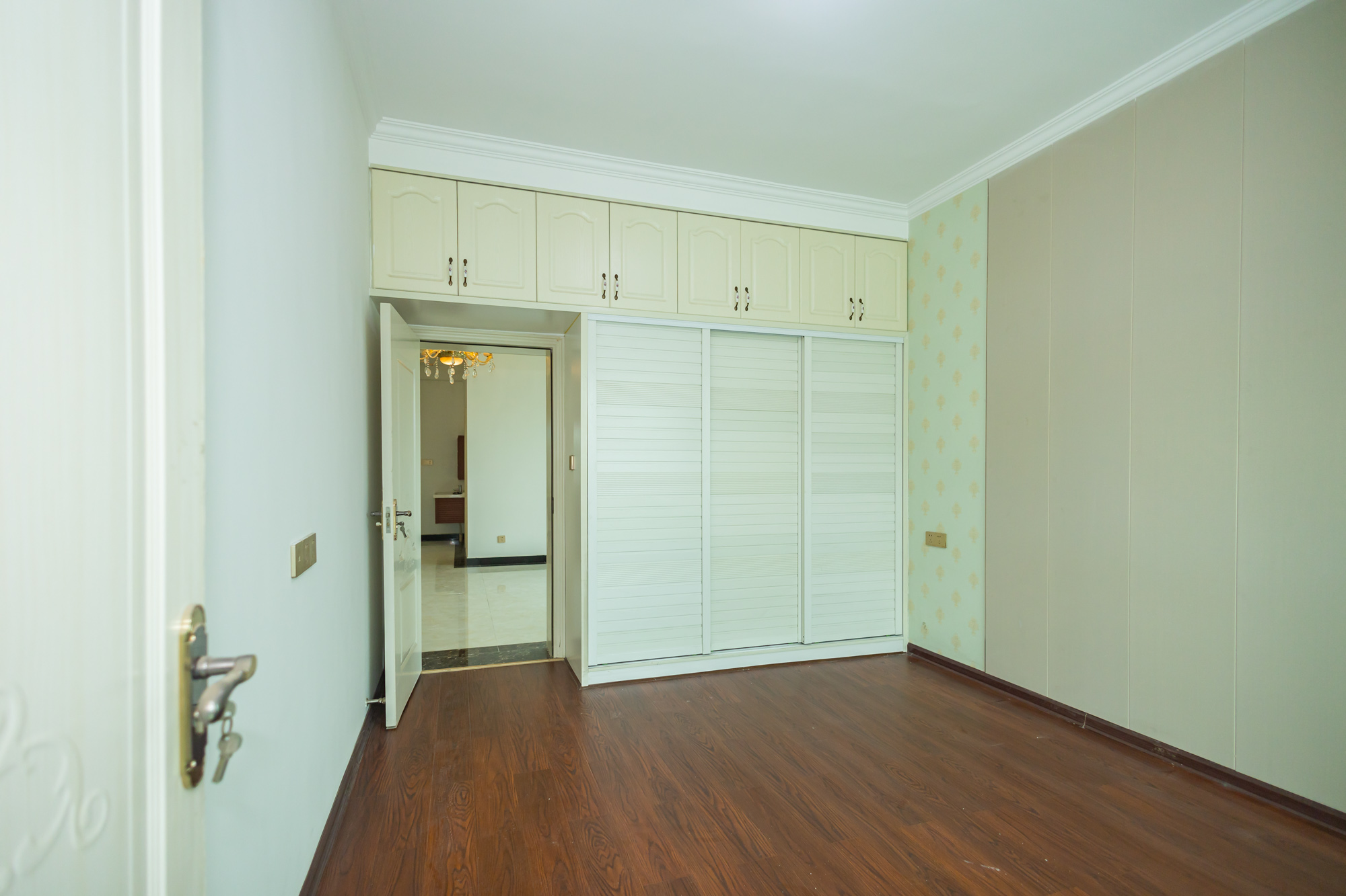 中南汽车世界  3室2厅2卫    42.8万 中南汽车世界  3室2厅2卫    42.8万卧室