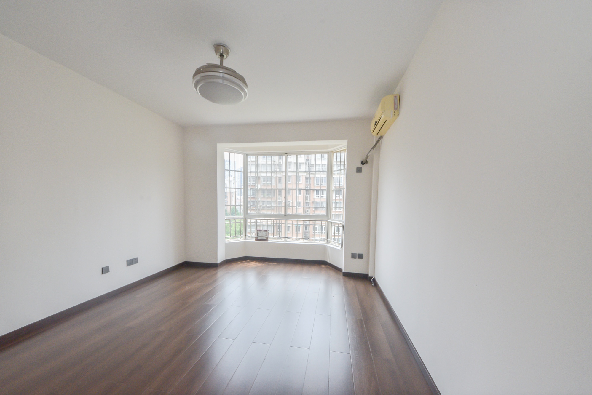 福乐康城  3室2厅2卫    88.0万卧室