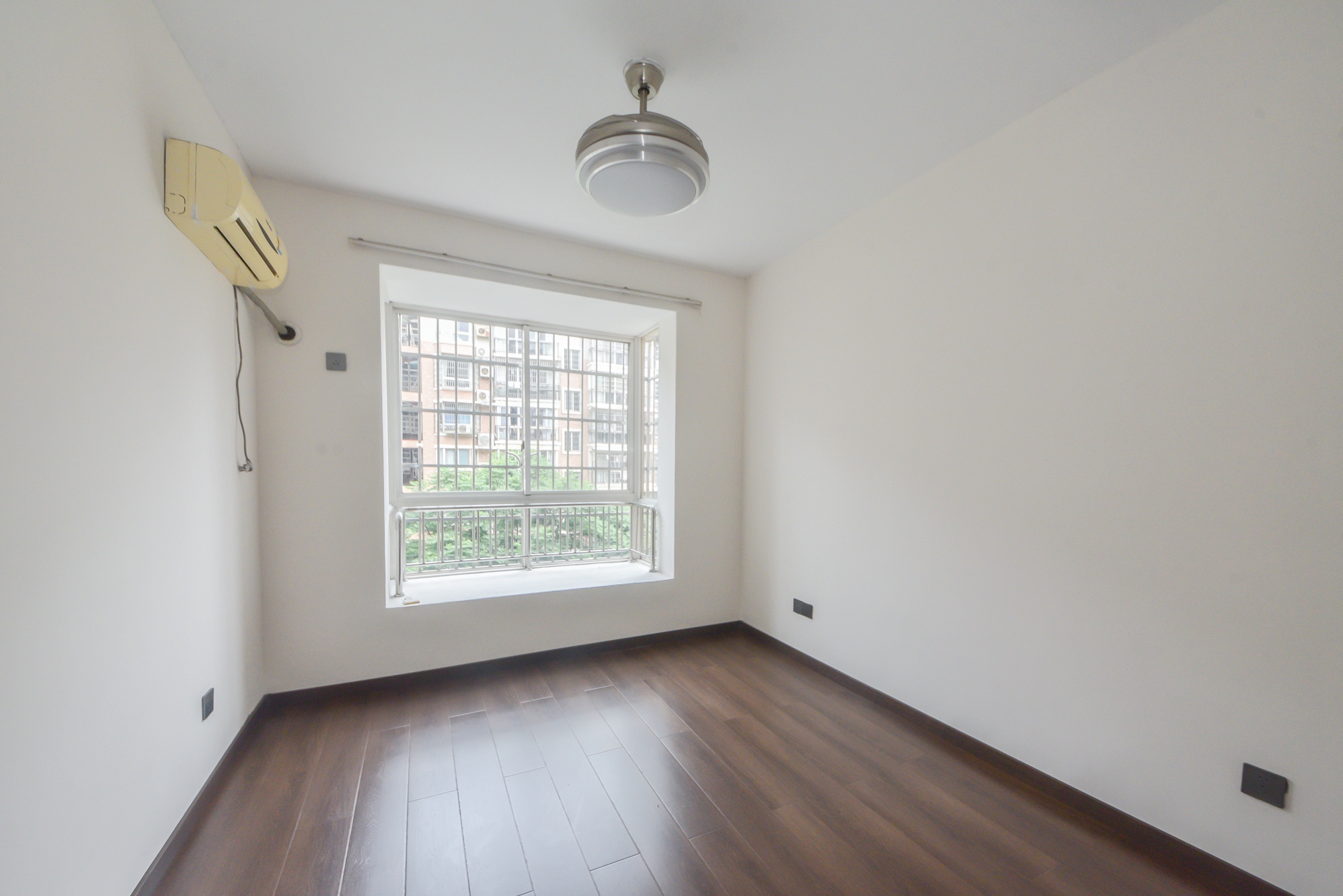 福乐康城  3室2厅2卫    88.0万卧室