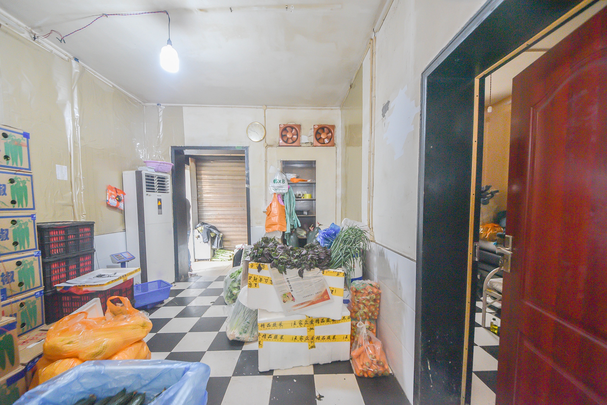 红旗社区  3室1厅1卫   71.00万客厅