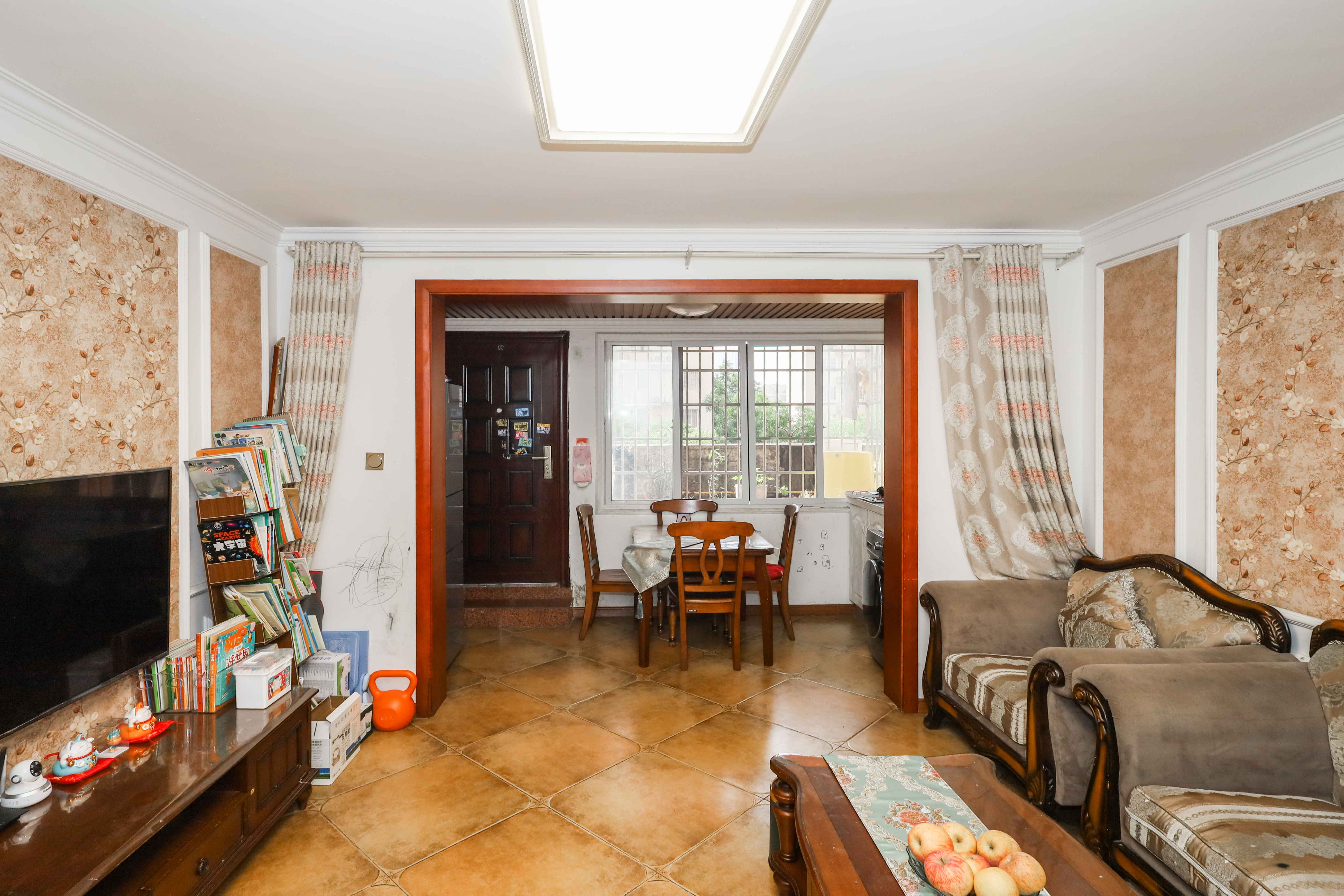 麓谷锦和园 3室2厅1卫 62.0万 麓谷锦和园 3室2厅1卫 62.0万客厅