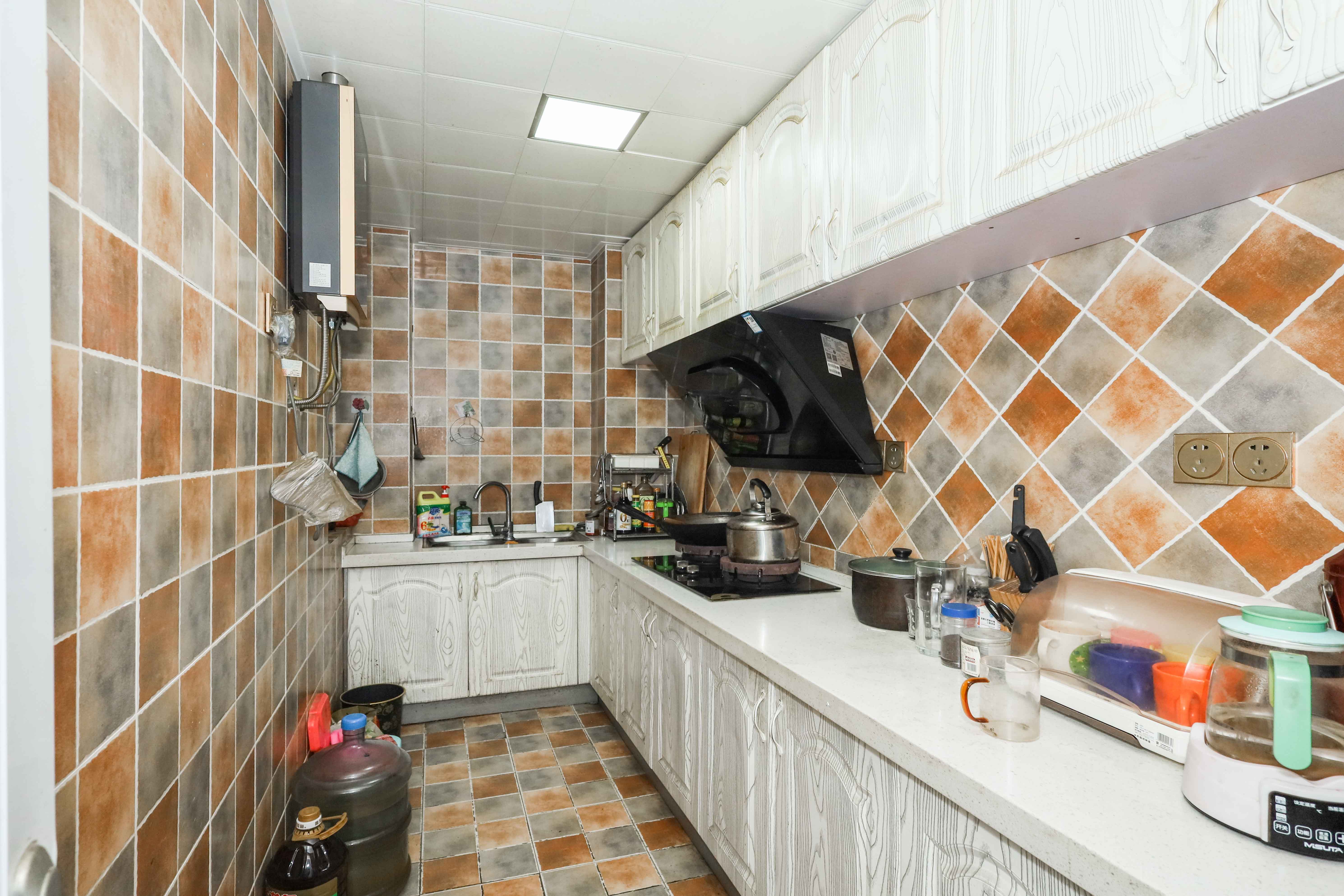 麓谷锦和园 3室2厅1卫 62.0万 麓谷锦和园 3室2厅1卫 62.0万厨房