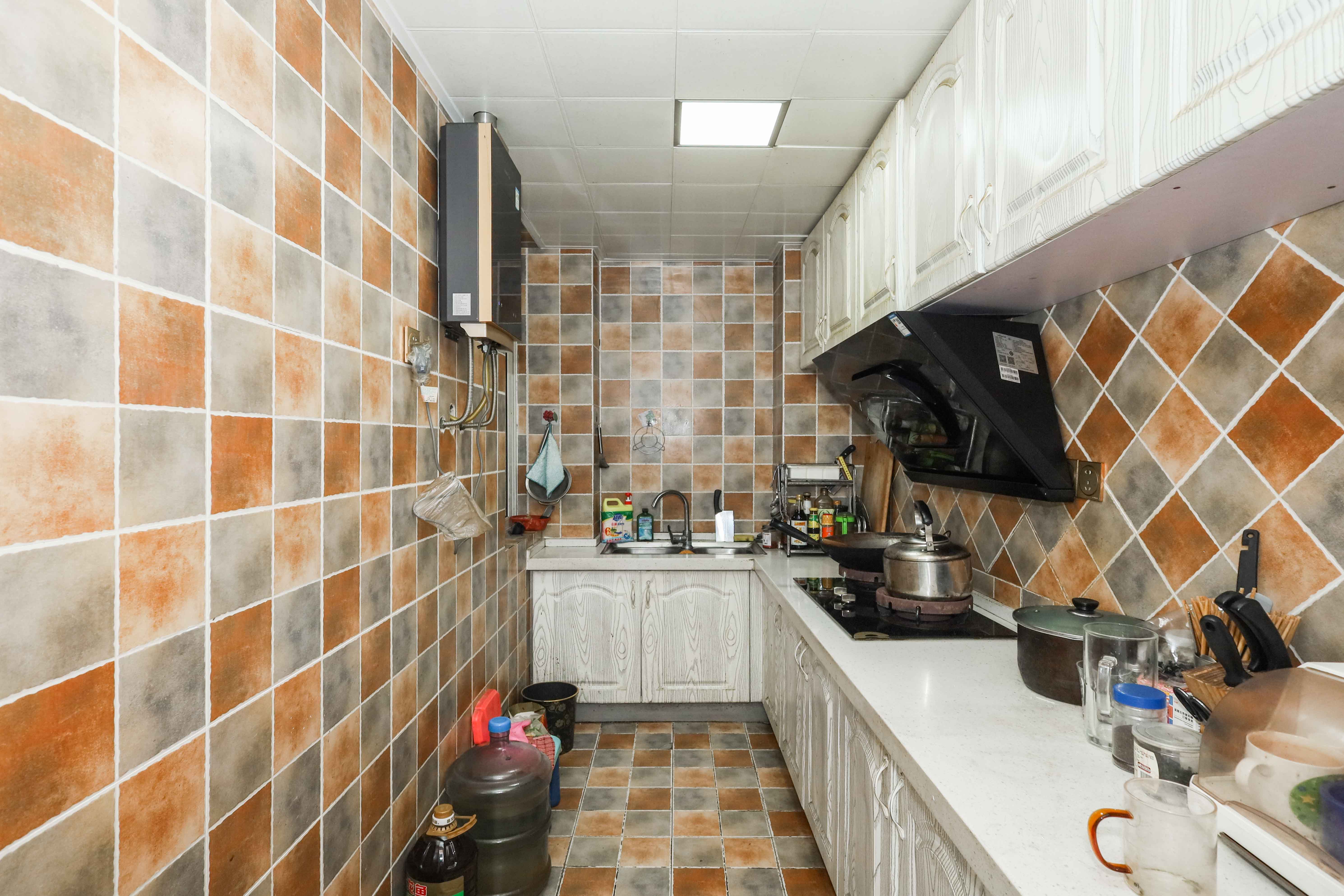 麓谷锦和园 3室2厅1卫 62.0万 麓谷锦和园 3室2厅1卫 62.0万厨房