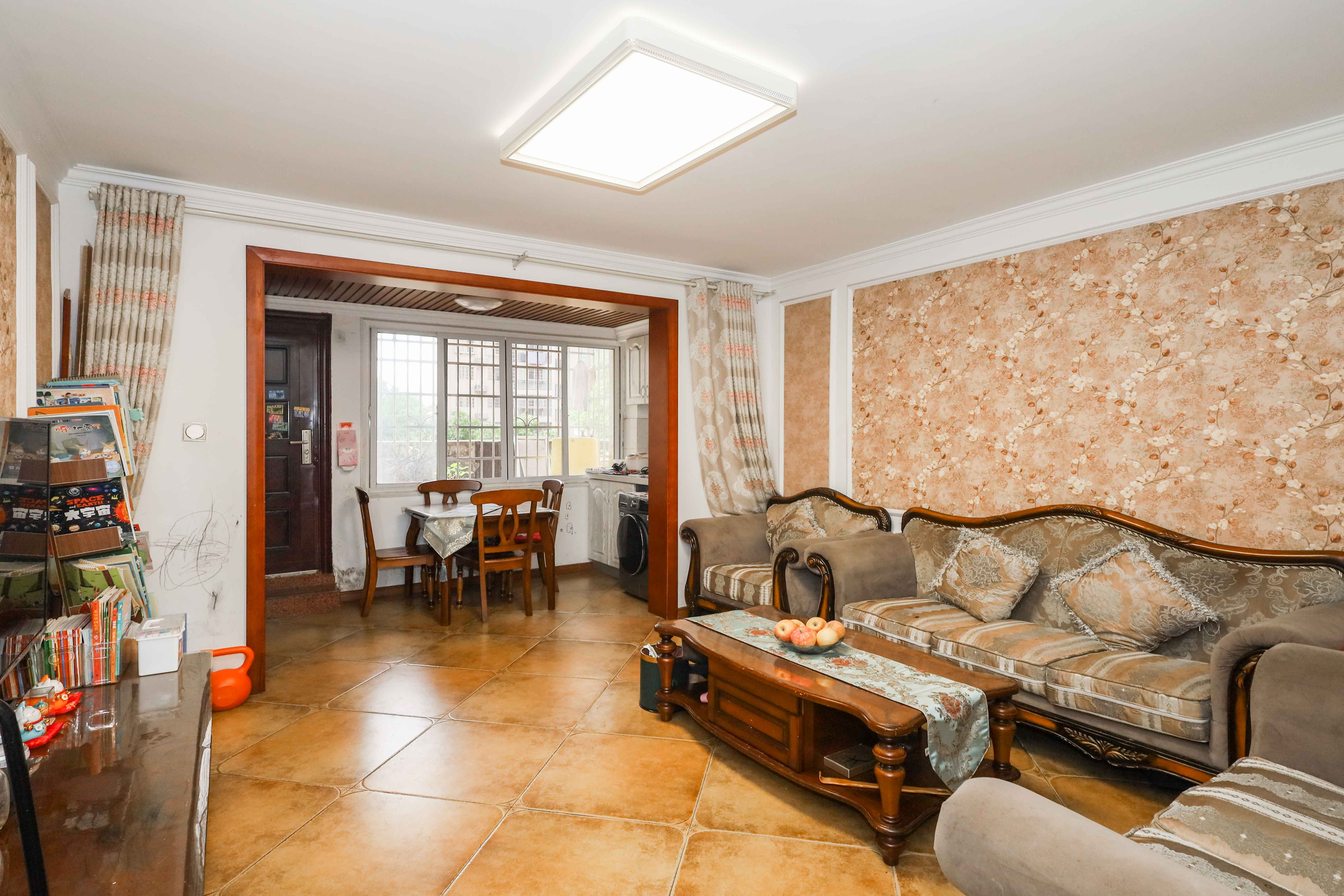 麓谷锦和园 3室2厅1卫 62.0万 麓谷锦和园 3室2厅1卫 62.0万客厅