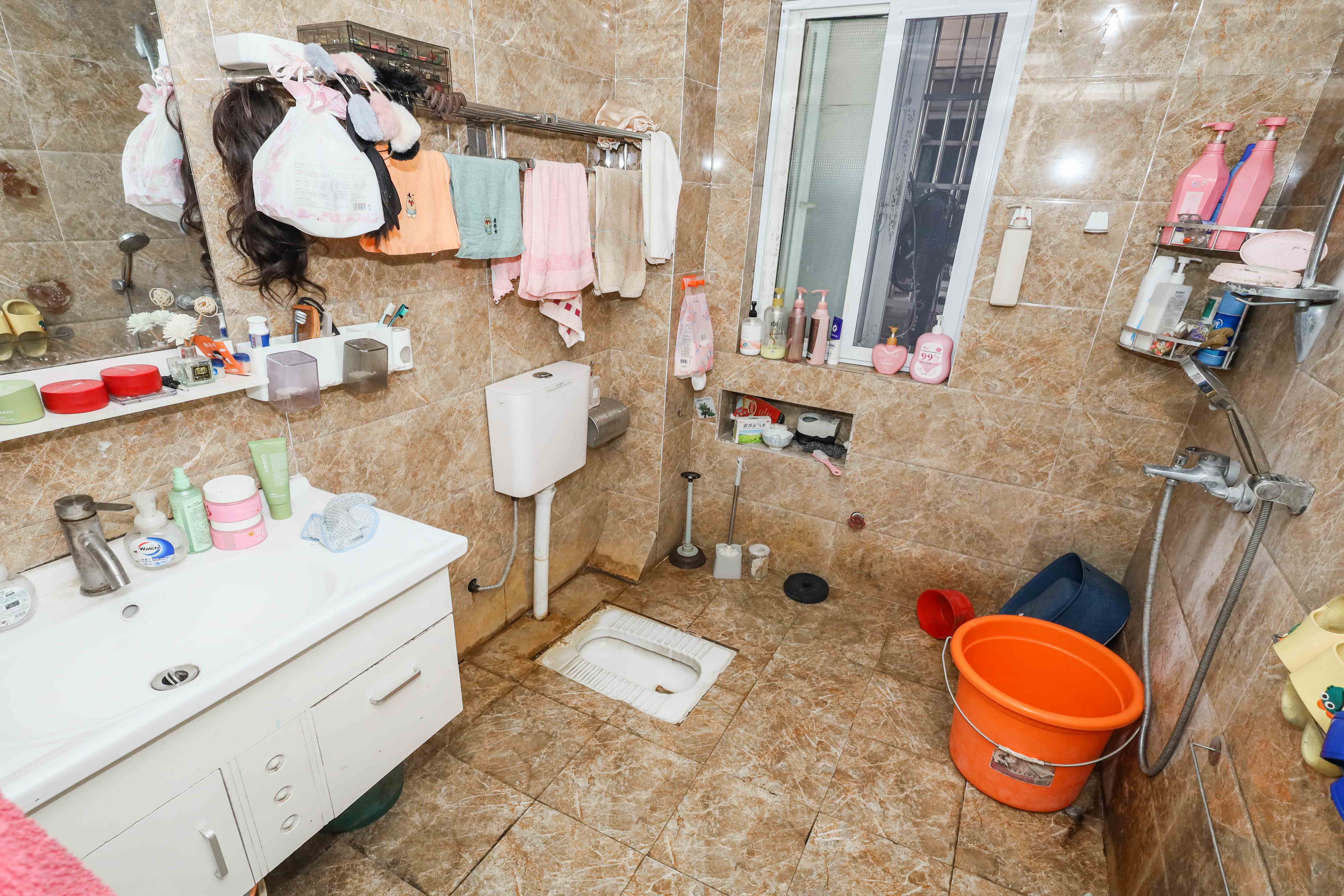 麓谷锦和园 3室2厅1卫 62.0万 麓谷锦和园 3室2厅1卫 62.0万卫生间