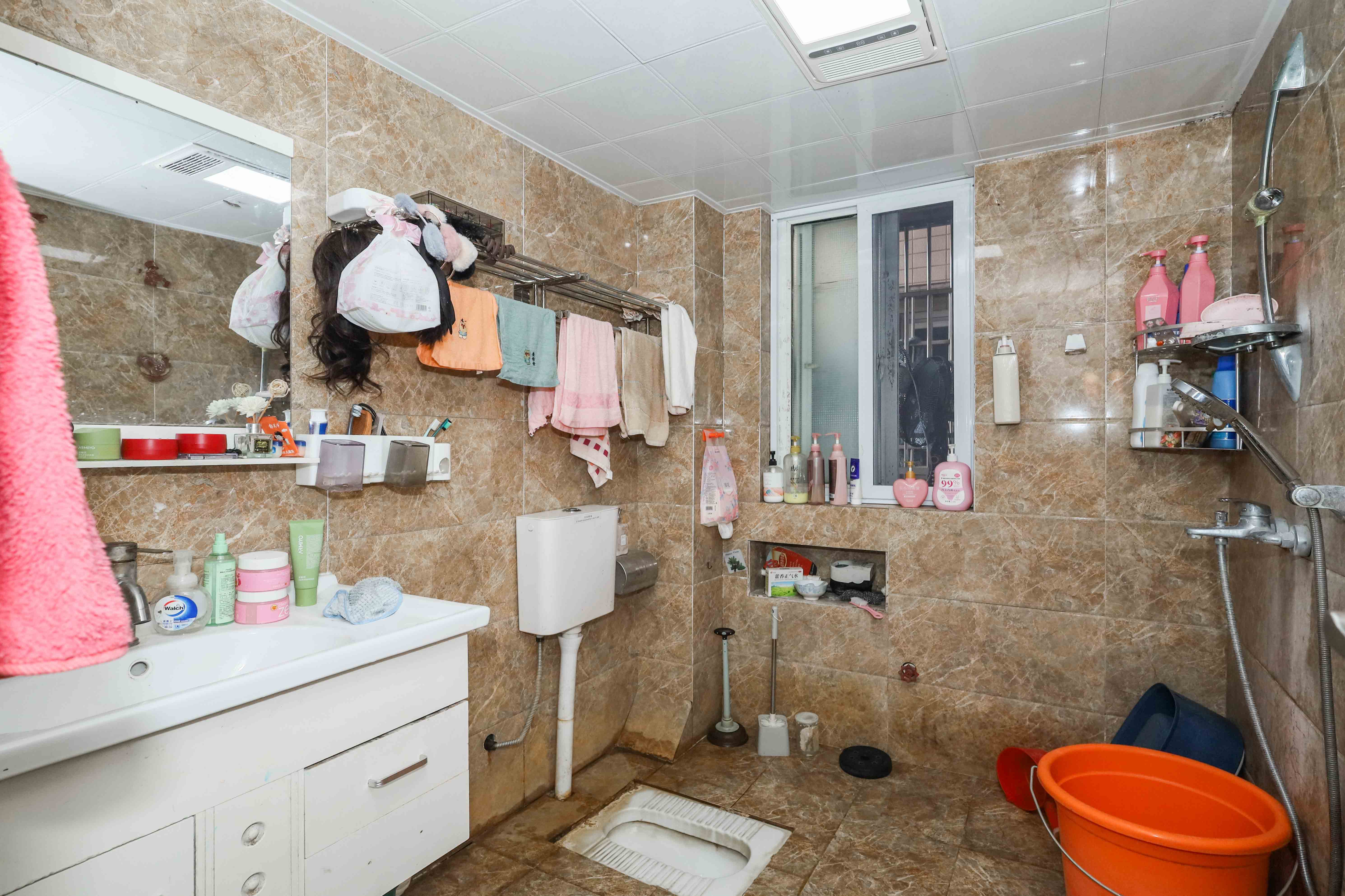 麓谷锦和园 3室2厅1卫 62.0万 麓谷锦和园 3室2厅1卫 62.0万卫生间