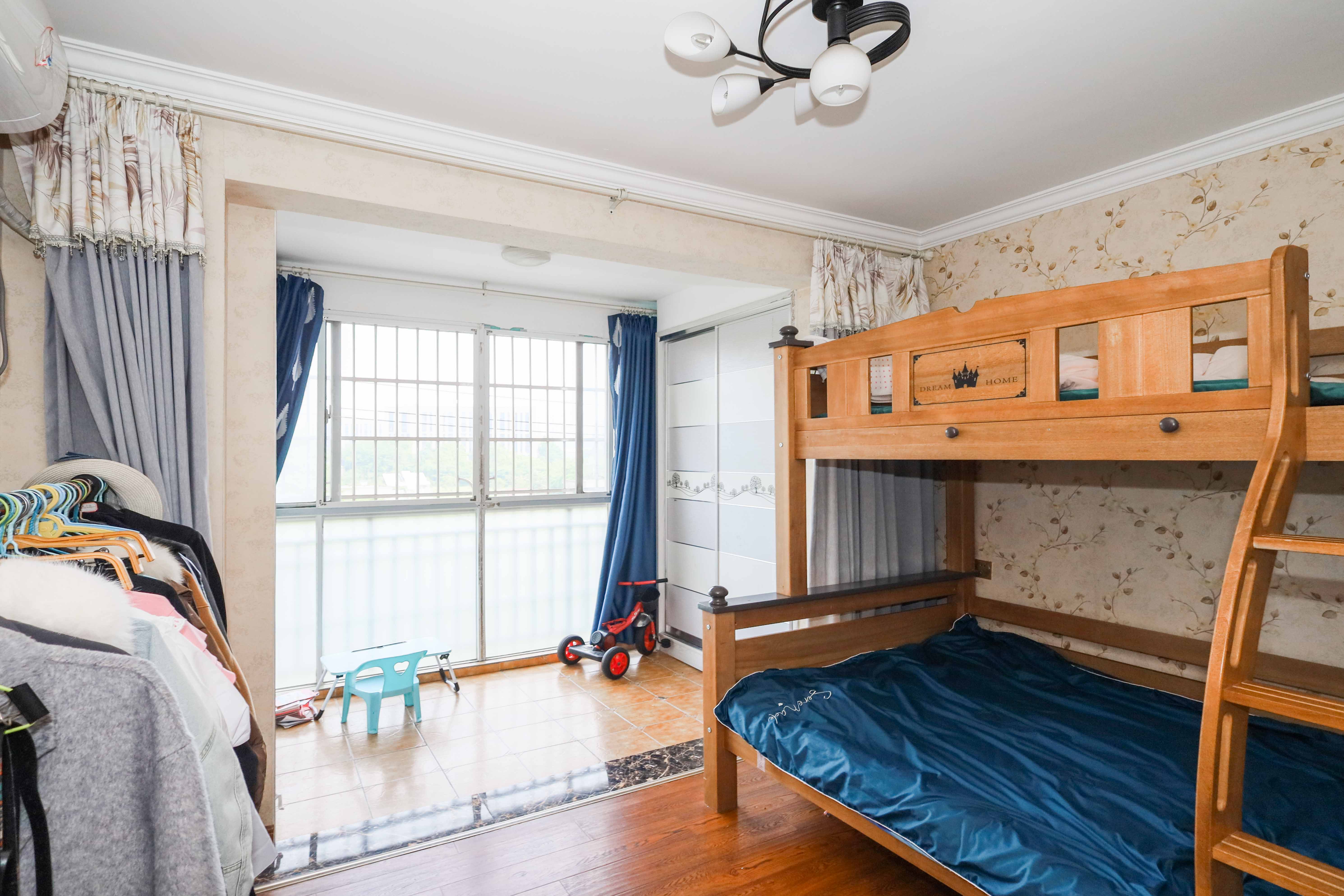 麓谷锦和园 3室2厅1卫 62.0万 麓谷锦和园 3室2厅1卫 62.0万卧室