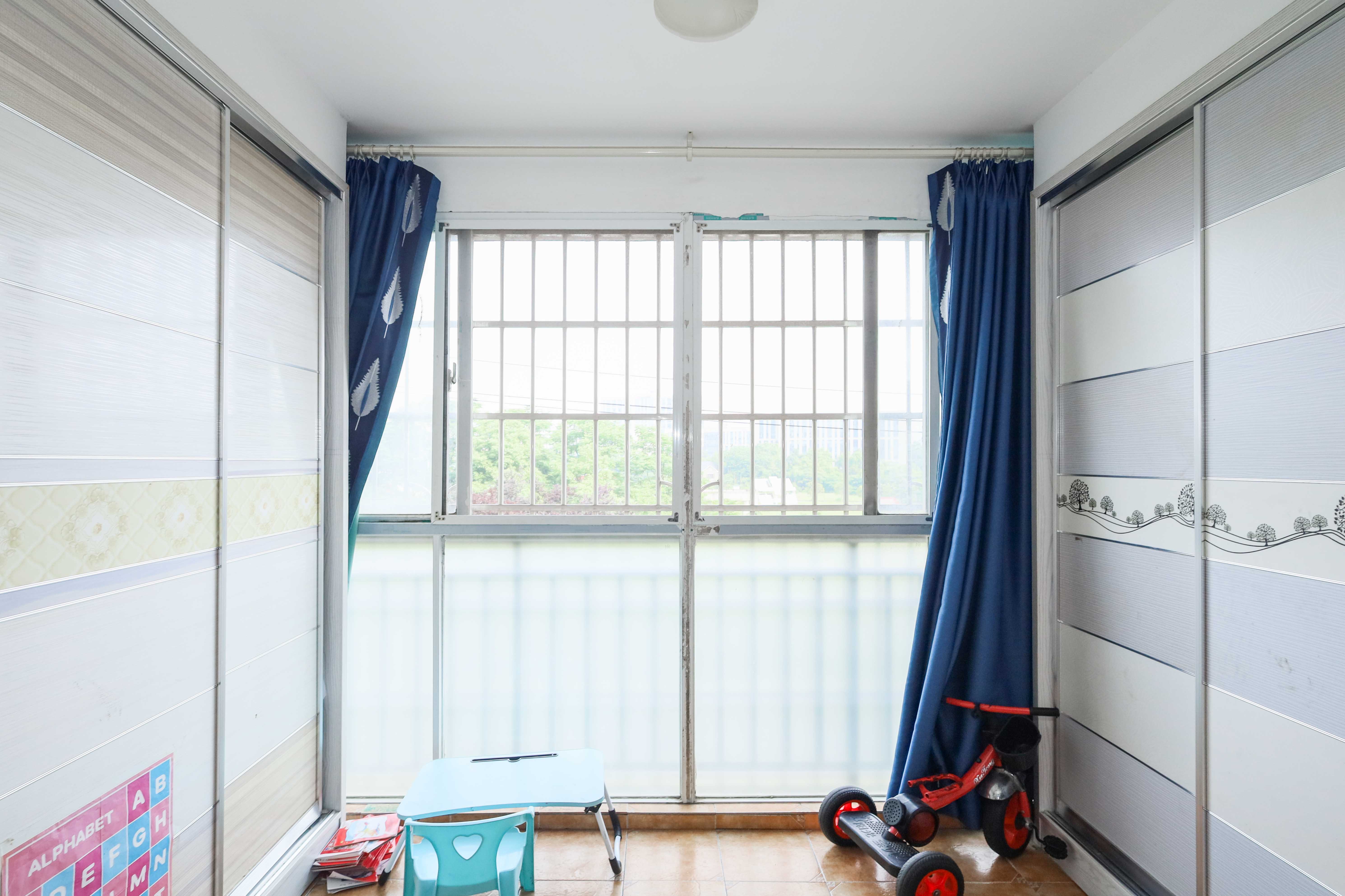 麓谷锦和园 3室2厅1卫 62.0万 麓谷锦和园 3室2厅1卫 62.0万卧室