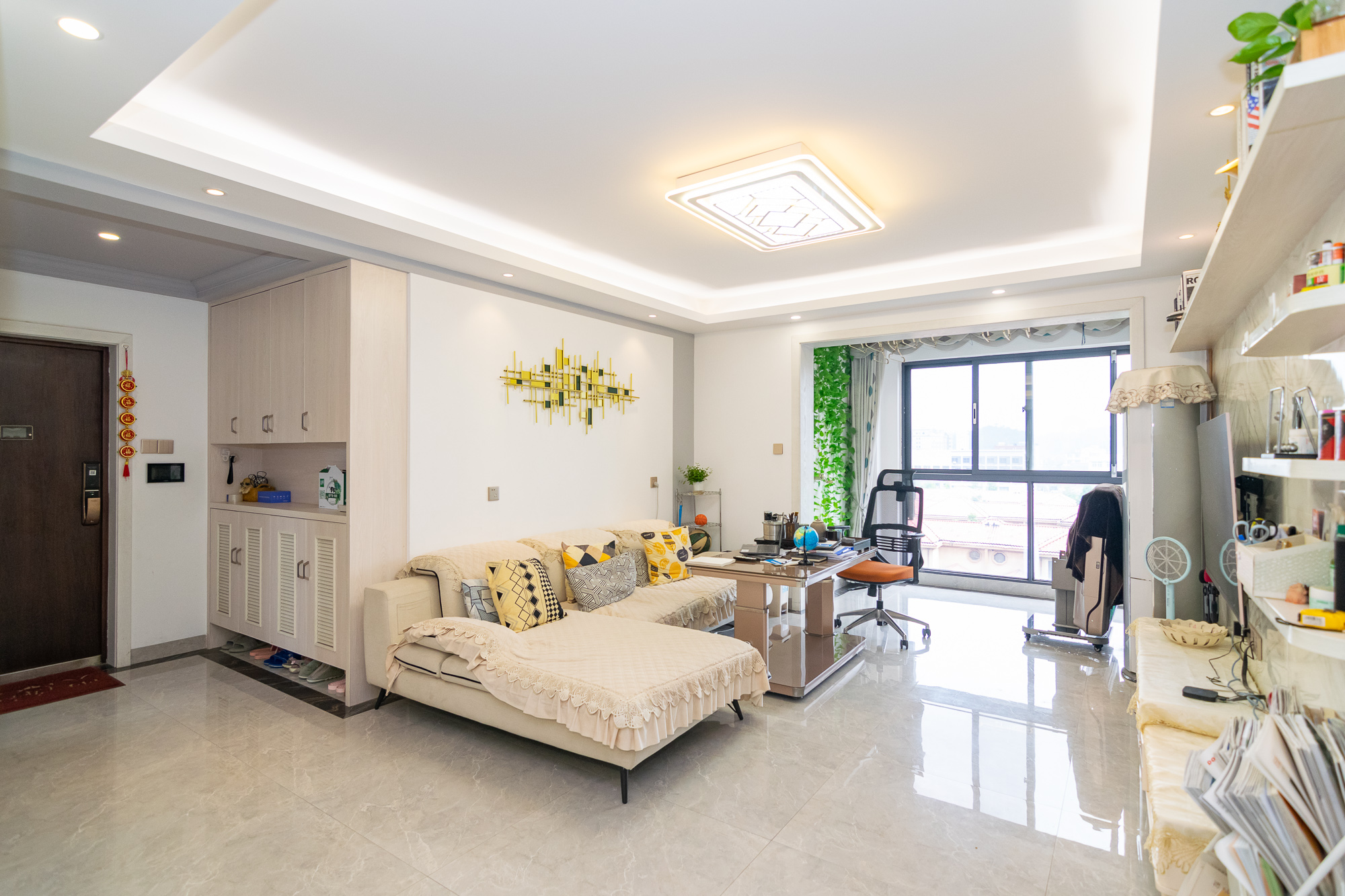 中粮鸿云  3室2厅2卫   110.00万客厅