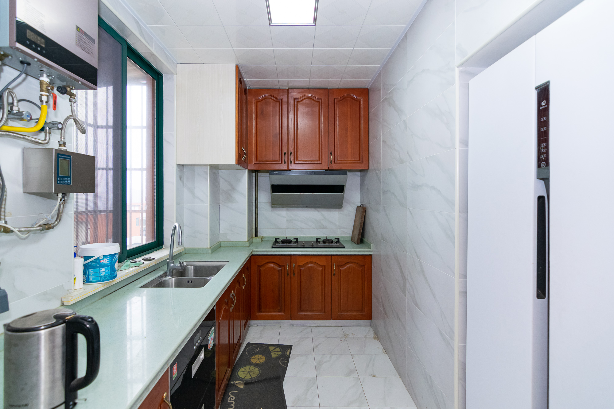 百合湖滨花园 4室2厅2卫 115.0万 百合湖滨花园 4室2厅2卫 115.0万厨房