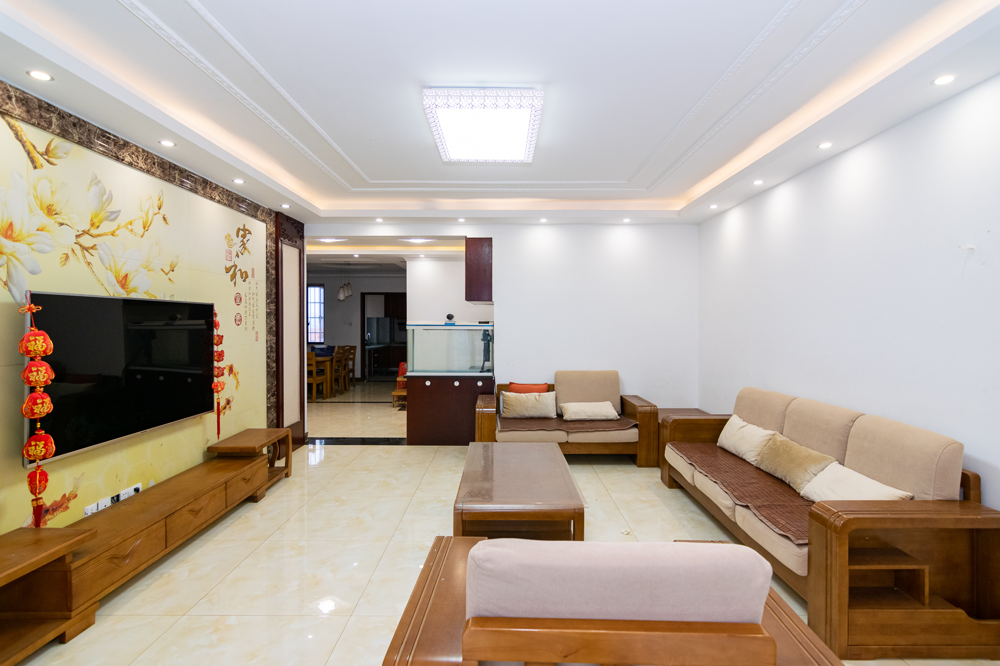 百合湖滨花园 4室2厅2卫 115.0万 百合湖滨花园 4室2厅2卫 115.0万客厅