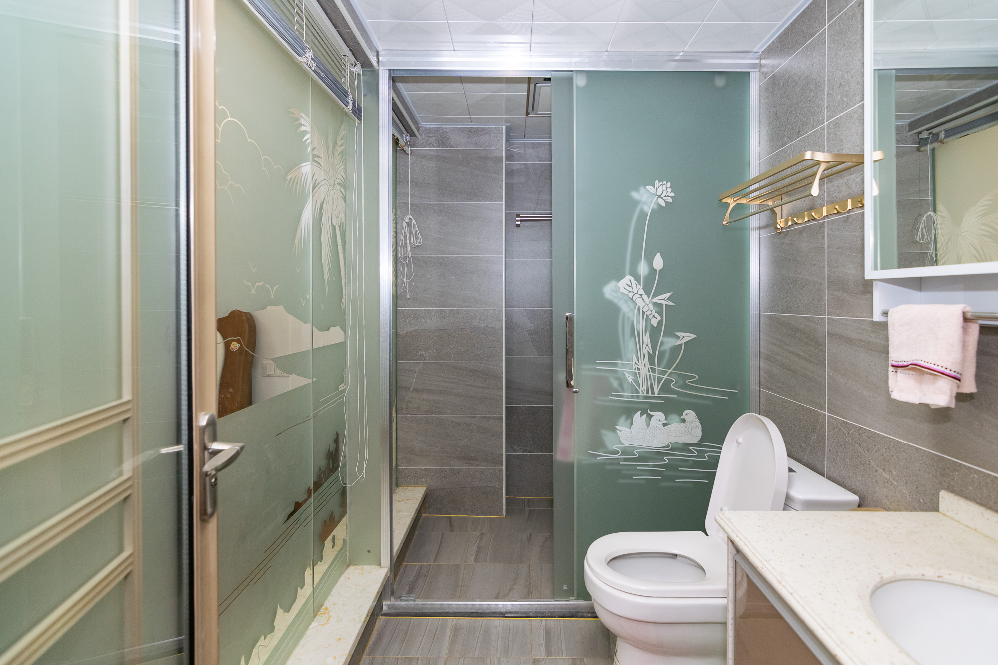 百合湖滨花园 4室2厅2卫 115.0万 百合湖滨花园 4室2厅2卫 115.0万卫生间