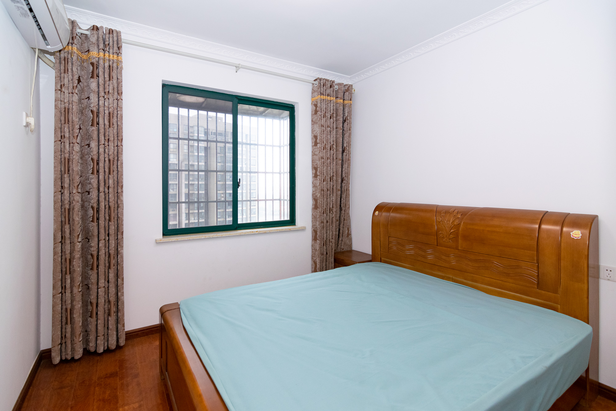 百合湖滨花园 4室2厅2卫 115.0万 百合湖滨花园 4室2厅2卫 115.0万卧室