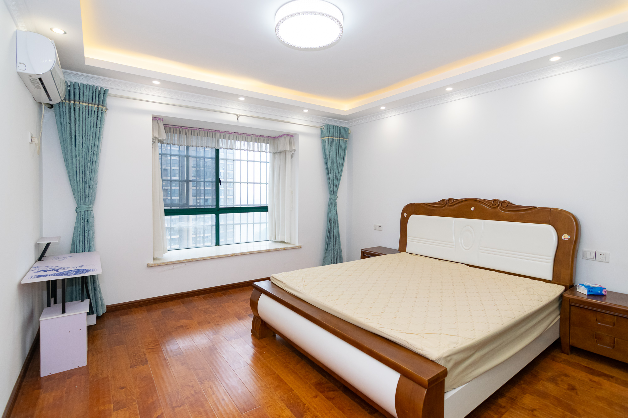 百合湖滨花园 4室2厅2卫 115.0万 百合湖滨花园 4室2厅2卫 115.0万卧室