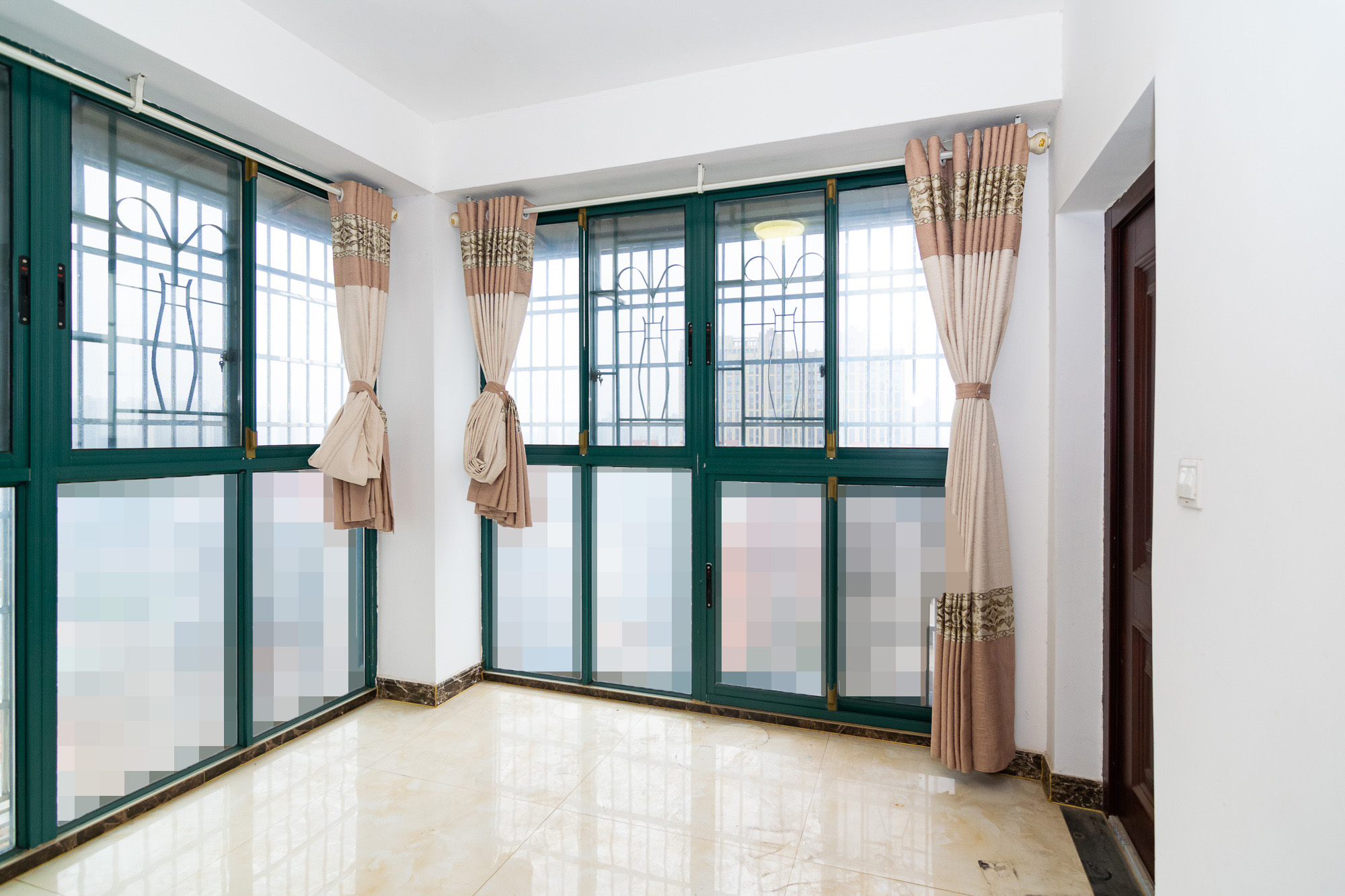 百合湖滨花园 4室2厅2卫 115.0万 百合湖滨花园 4室2厅2卫 115.0万阳台