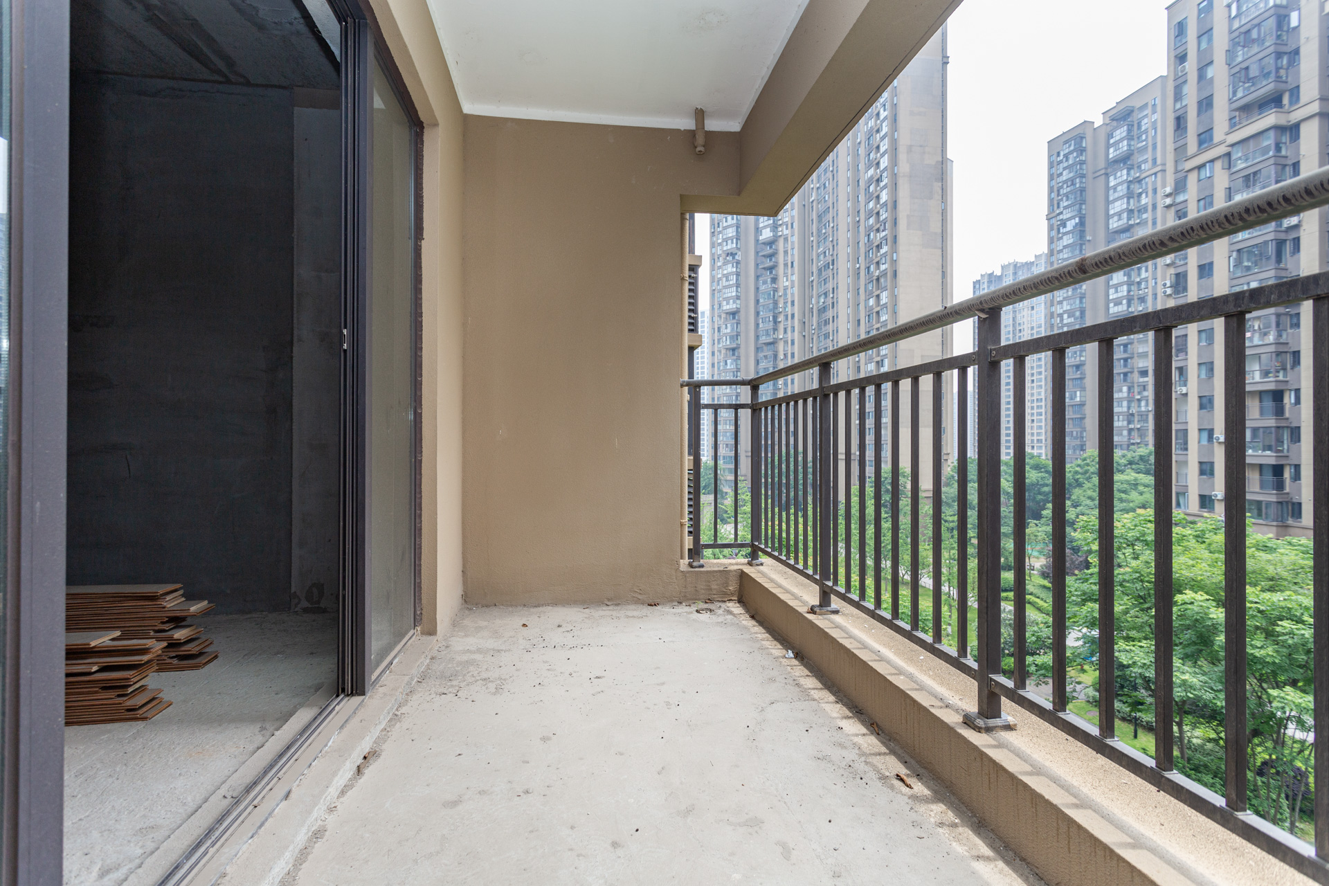 勤诚达境界城  5室2厅2卫    144.8万 勤诚达境界城  5室2厅2卫    144.8万阳台