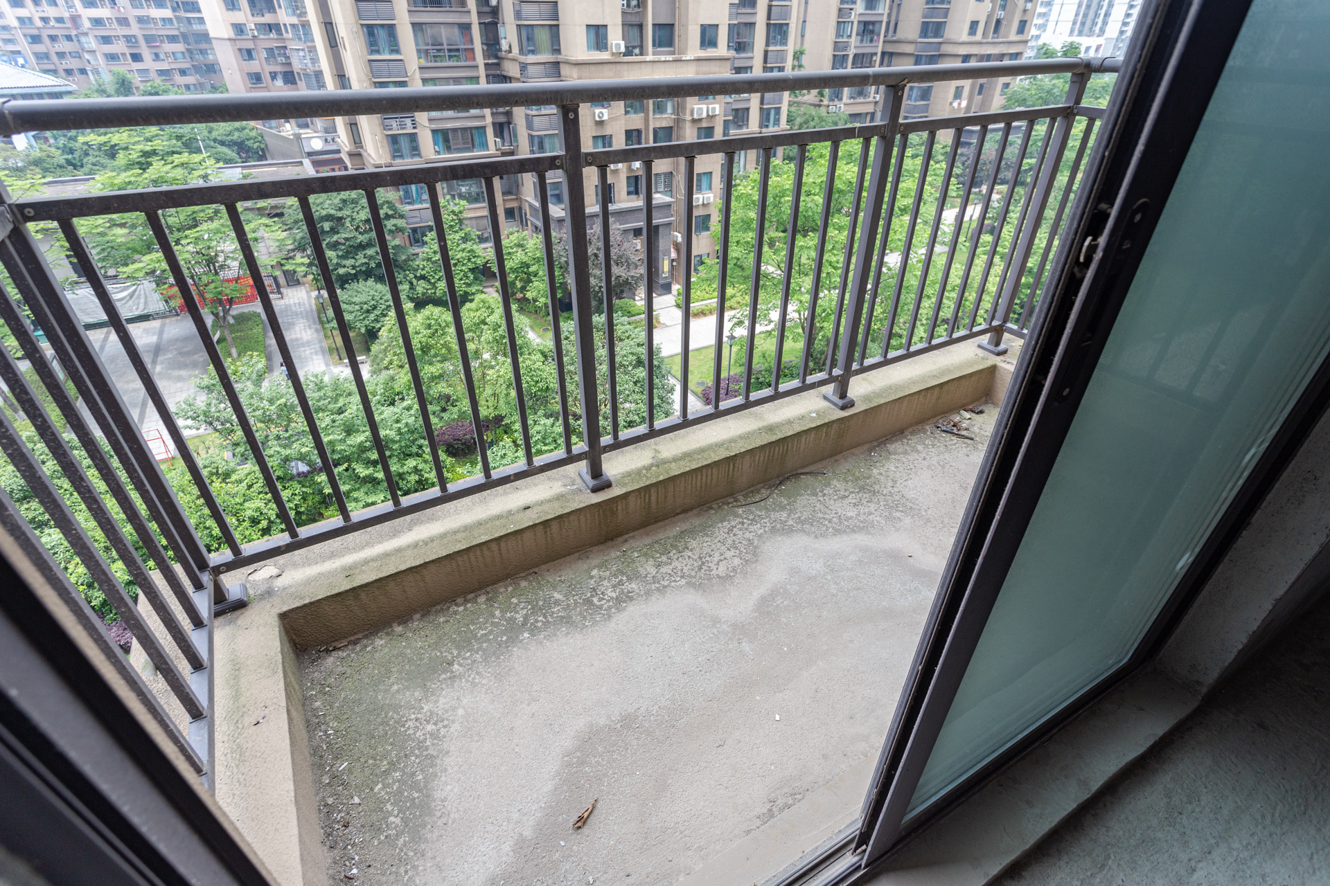 勤诚达境界城  5室2厅2卫    144.8万 勤诚达境界城  5室2厅2卫    144.8万阳台