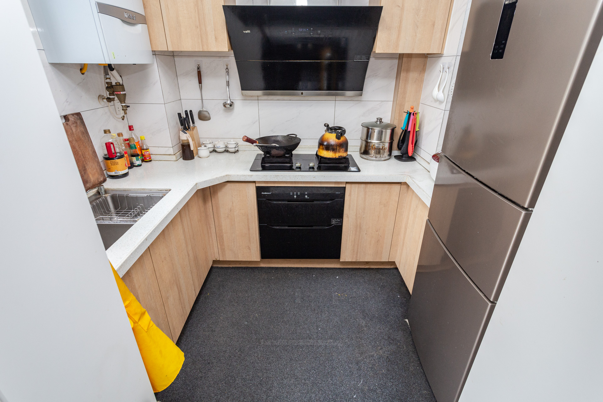 勤诚达境界城  4室2厅2卫    155.0万厨房