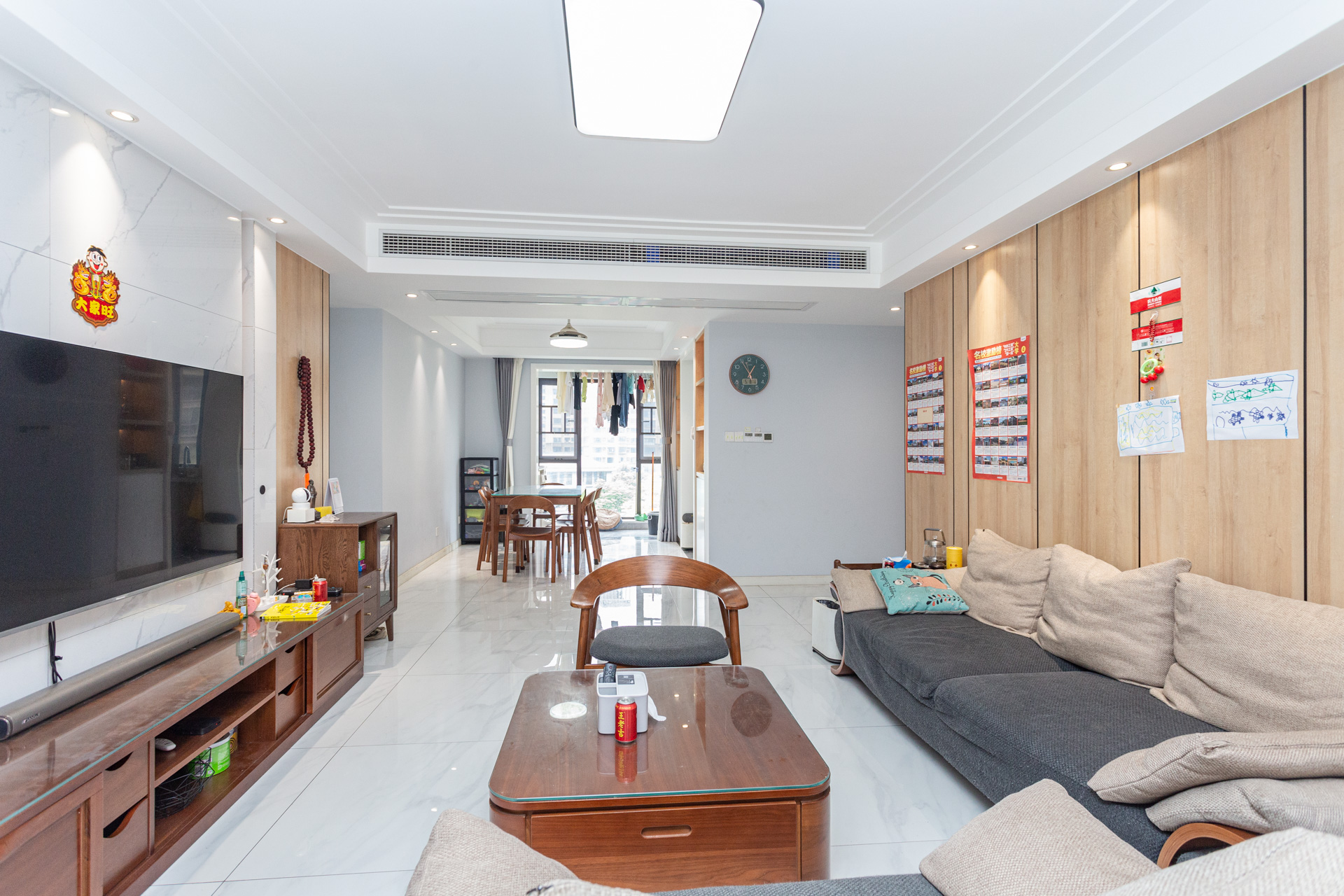 勤诚达境界城  4室2厅2卫    155.0万客厅