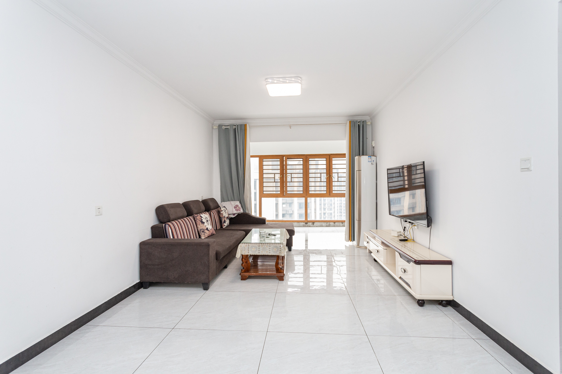 时代倾城三期 2室2厅1卫 71.0万 时代倾城三期 2室2厅1卫 71.0万客厅