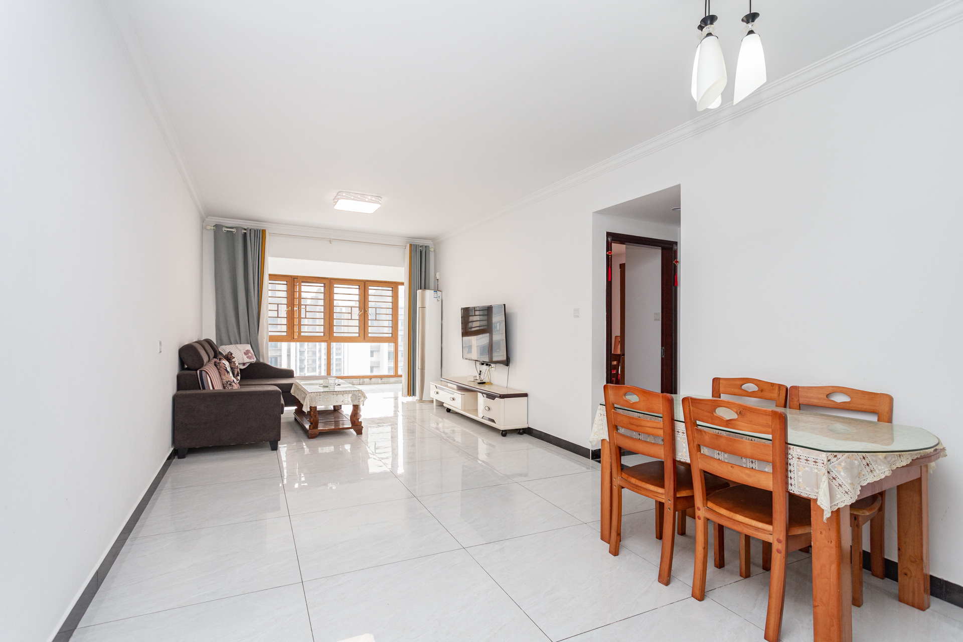 时代倾城三期 2室2厅1卫 71.0万 时代倾城三期 2室2厅1卫 71.0万客厅