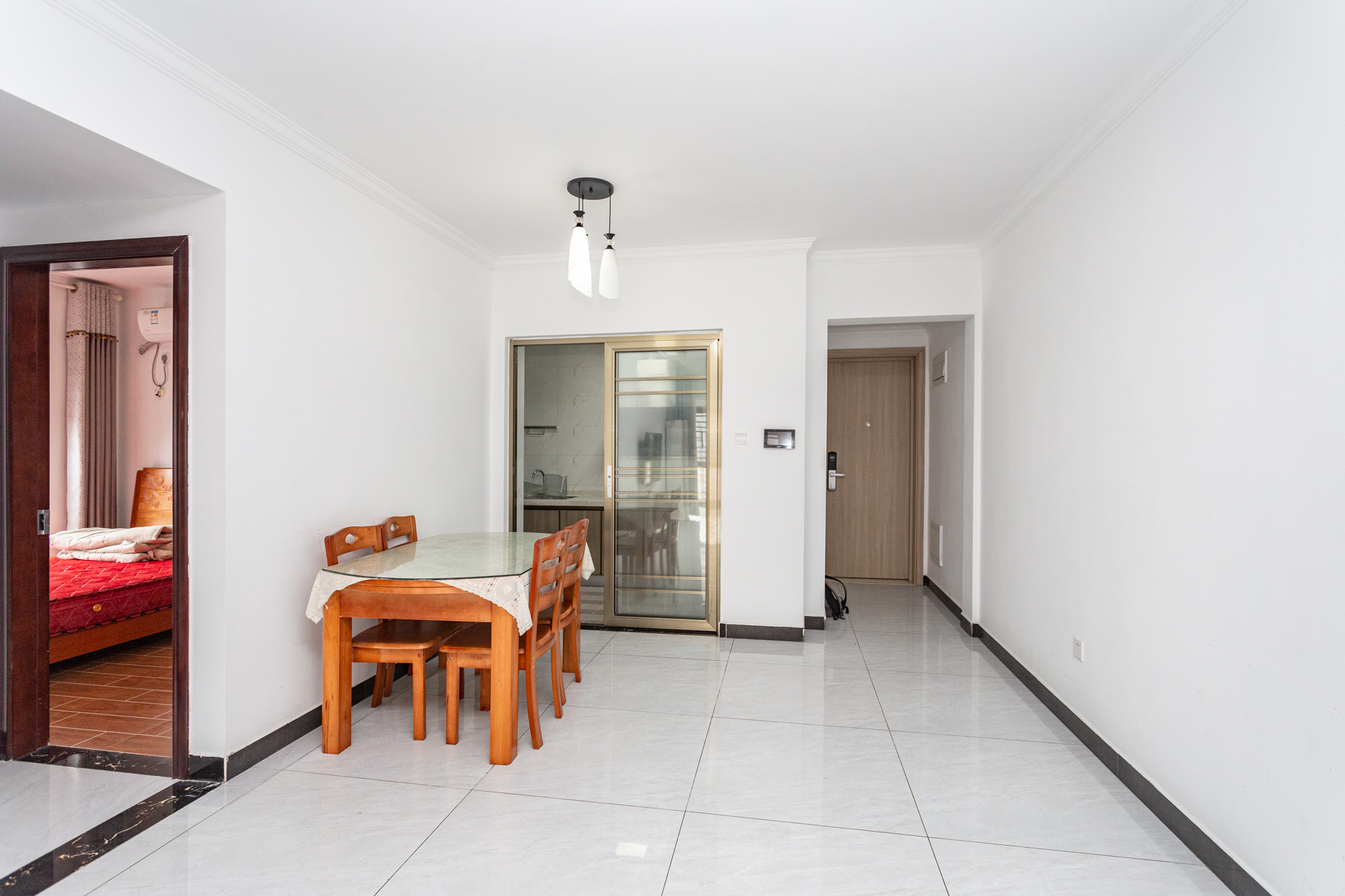 时代倾城三期 2室2厅1卫 71.0万 时代倾城三期 2室2厅1卫 71.0万客厅