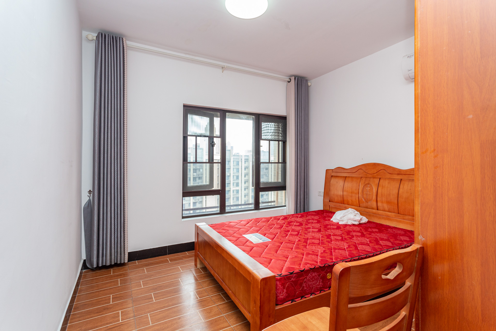 时代倾城三期 2室2厅1卫 71.0万 时代倾城三期 2室2厅1卫 71.0万卧室