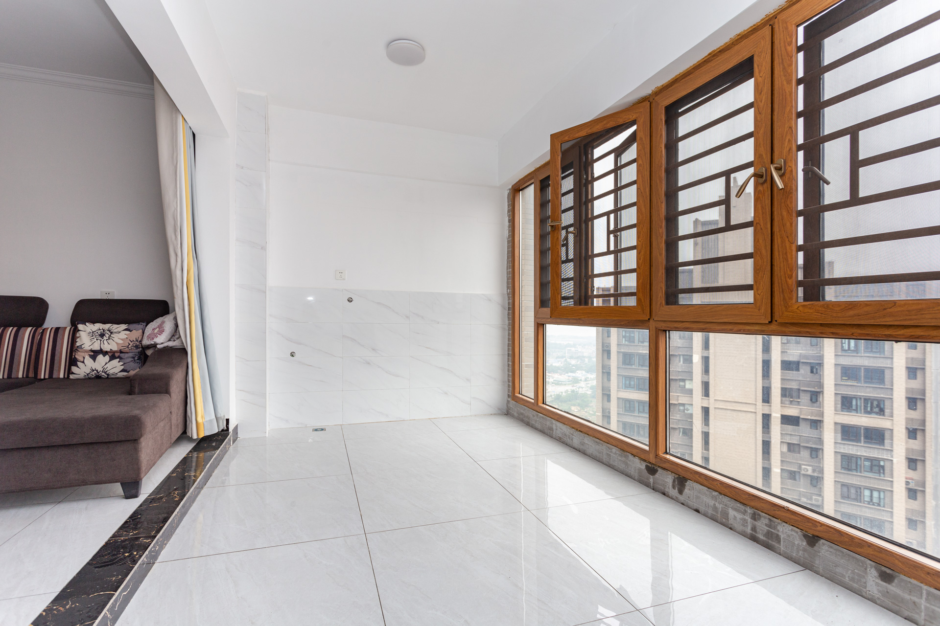 时代倾城三期 2室2厅1卫 71.0万 时代倾城三期 2室2厅1卫 71.0万阳台