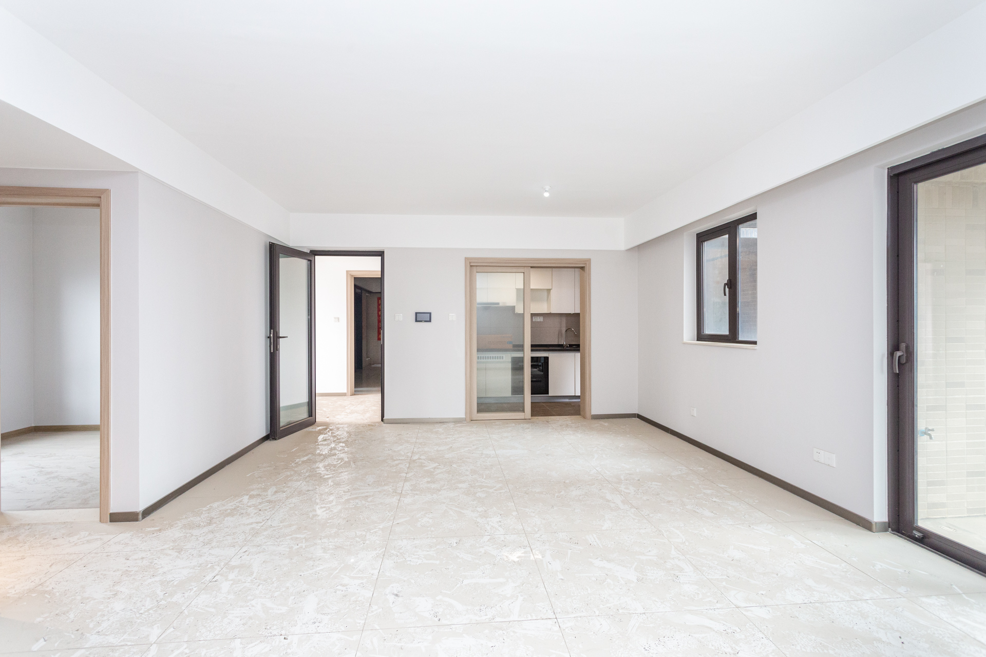 时代倾城五期 4室2厅2卫 110.0万 时代倾城五期 4室2厅2卫 110.0万客厅