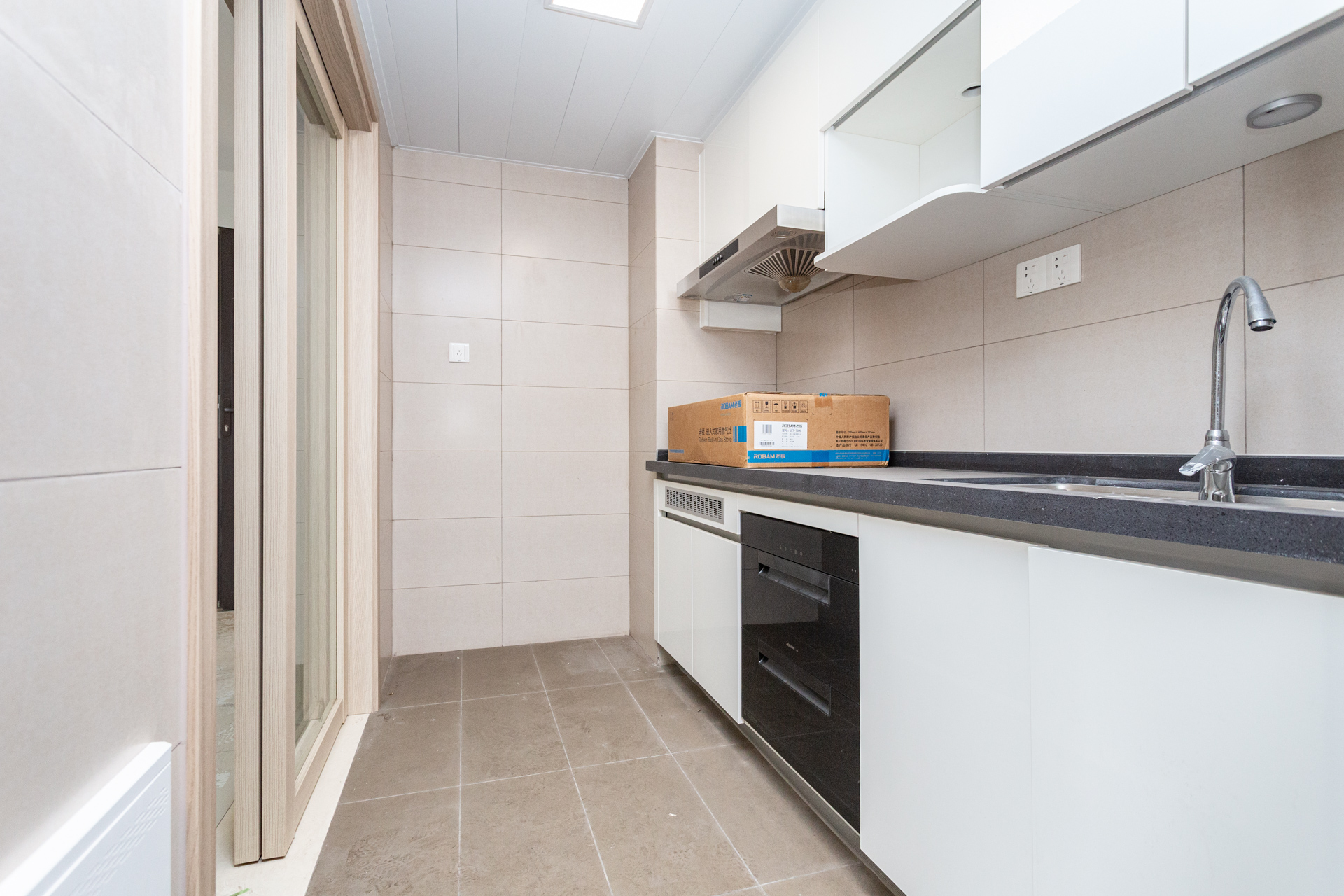 时代倾城五期 4室2厅2卫 110.0万 时代倾城五期 4室2厅2卫 110.0万厨房