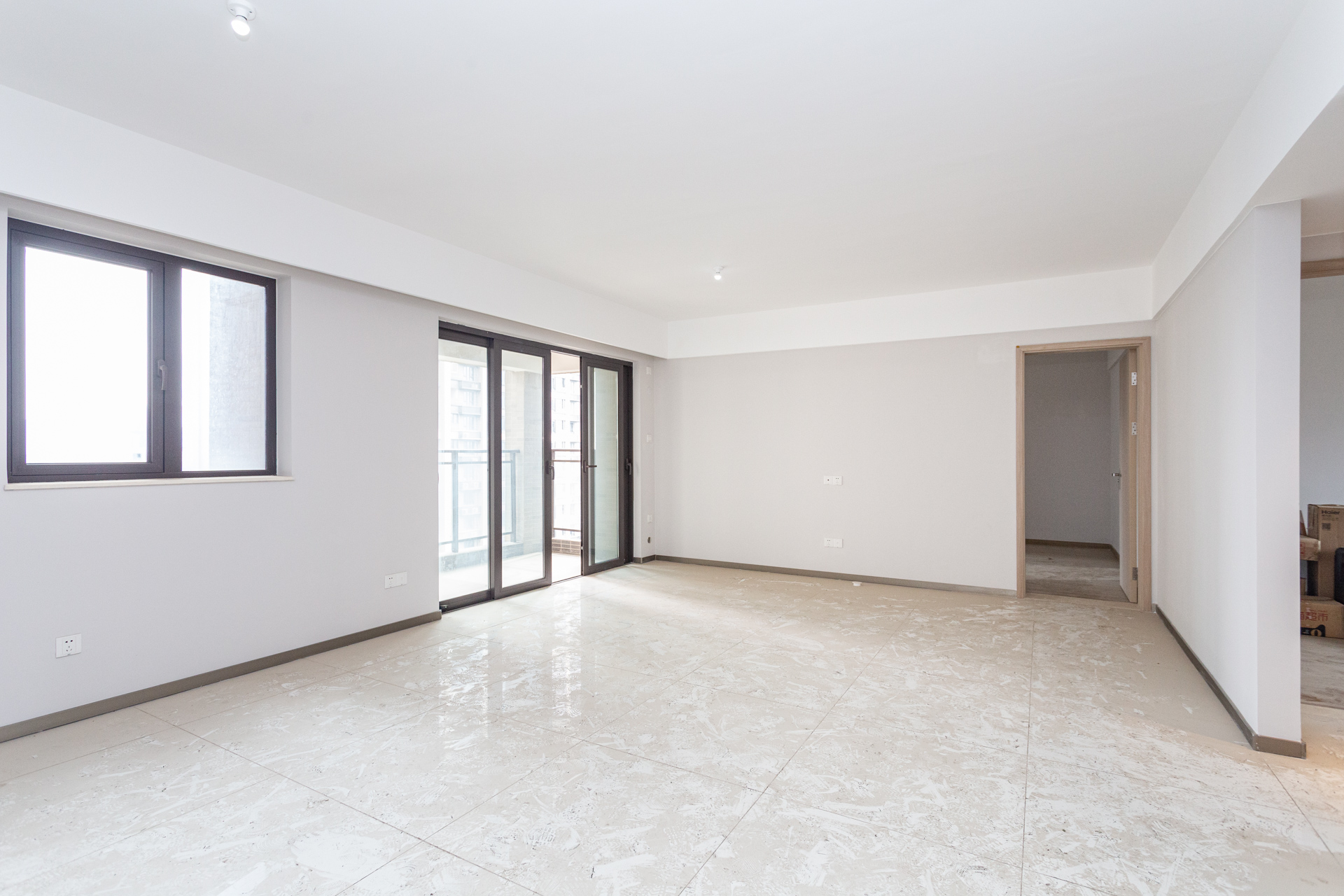 时代倾城五期 4室2厅2卫 110.0万 时代倾城五期 4室2厅2卫 110.0万客厅