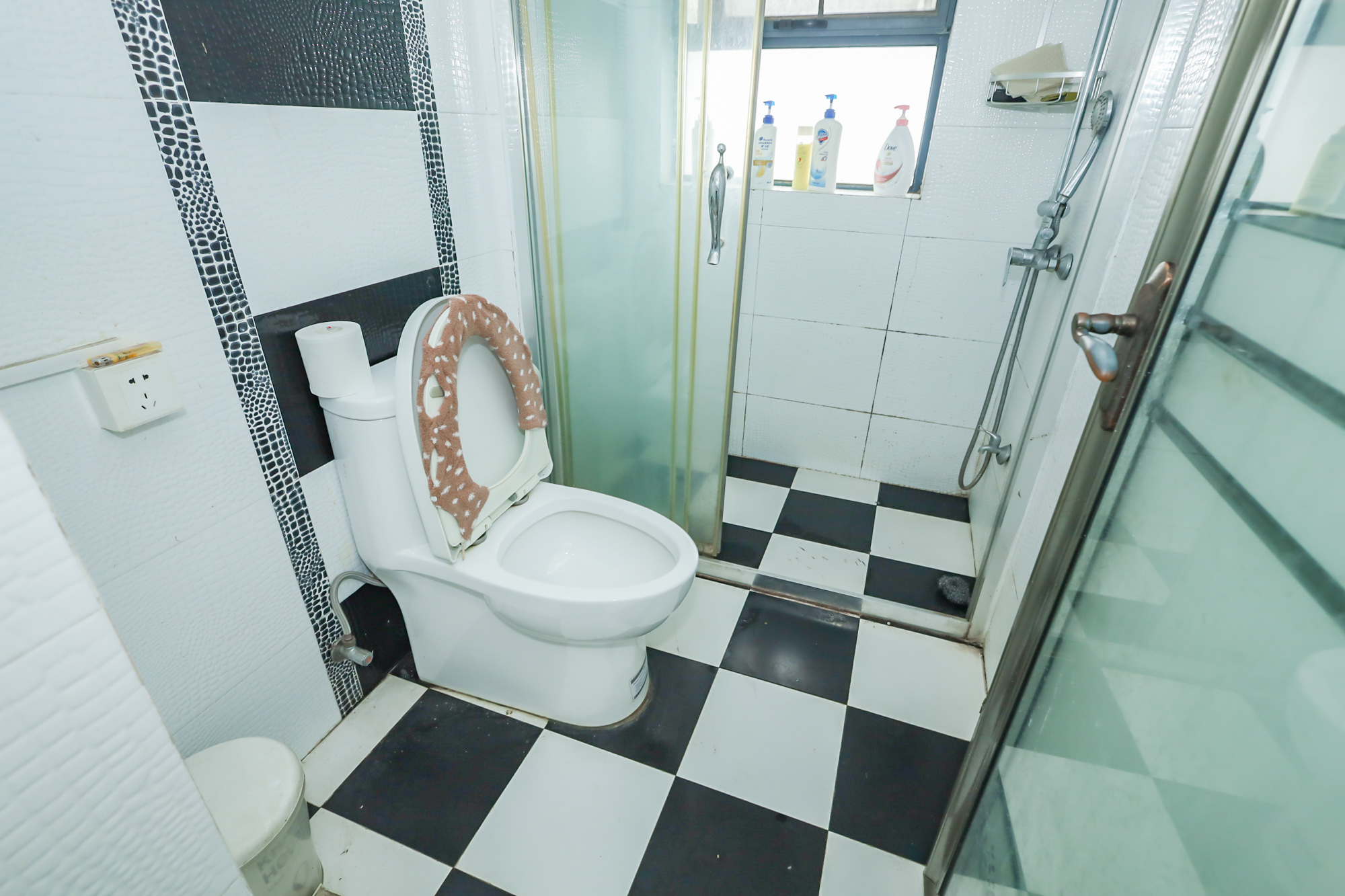 奥克斯广场  4室2厅1卫    125.0万 奥克斯广场  4室2厅1卫    125.0万卫生间