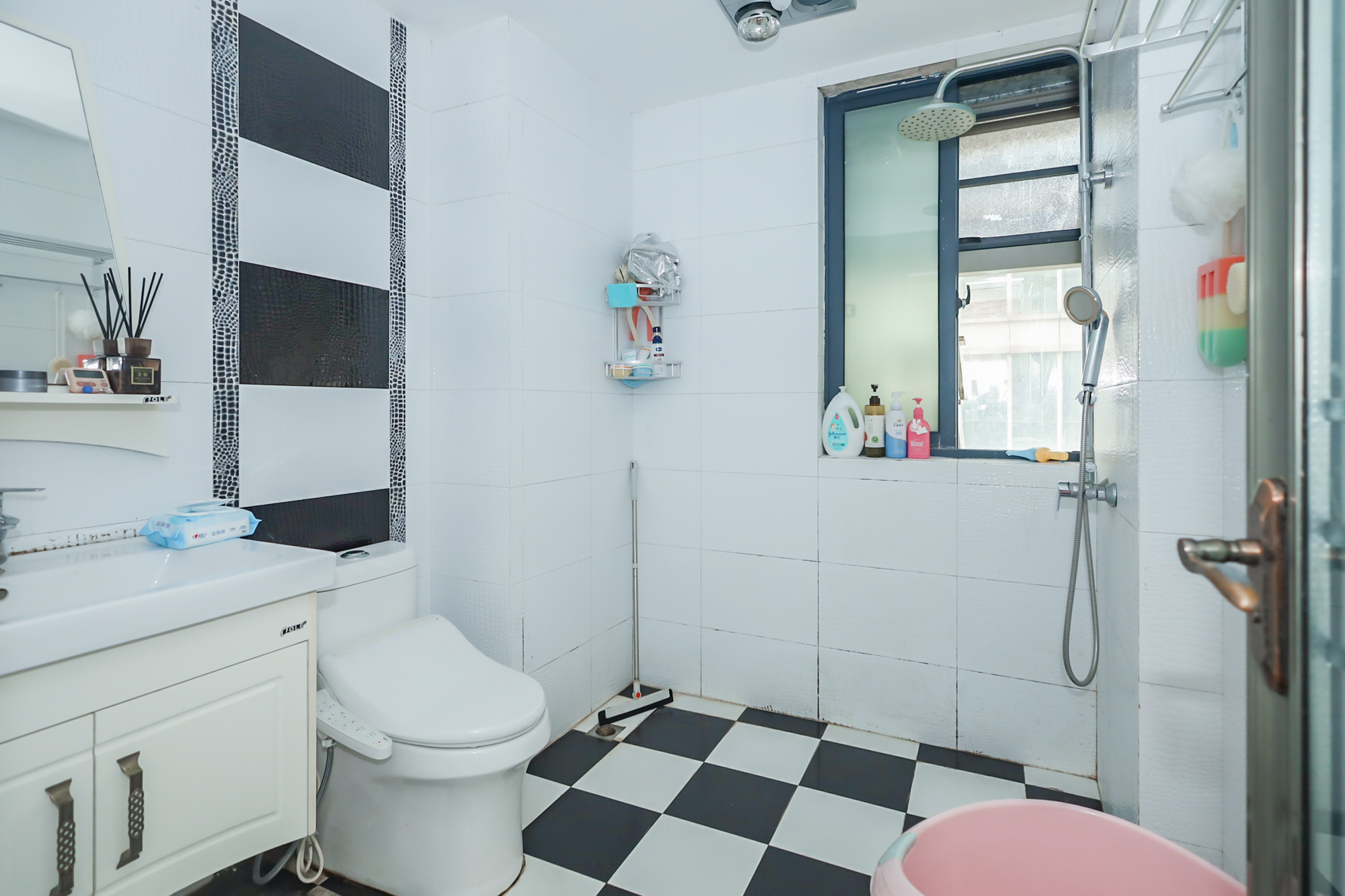 奥克斯广场  4室2厅1卫    125.0万 奥克斯广场  4室2厅1卫    125.0万卫生间