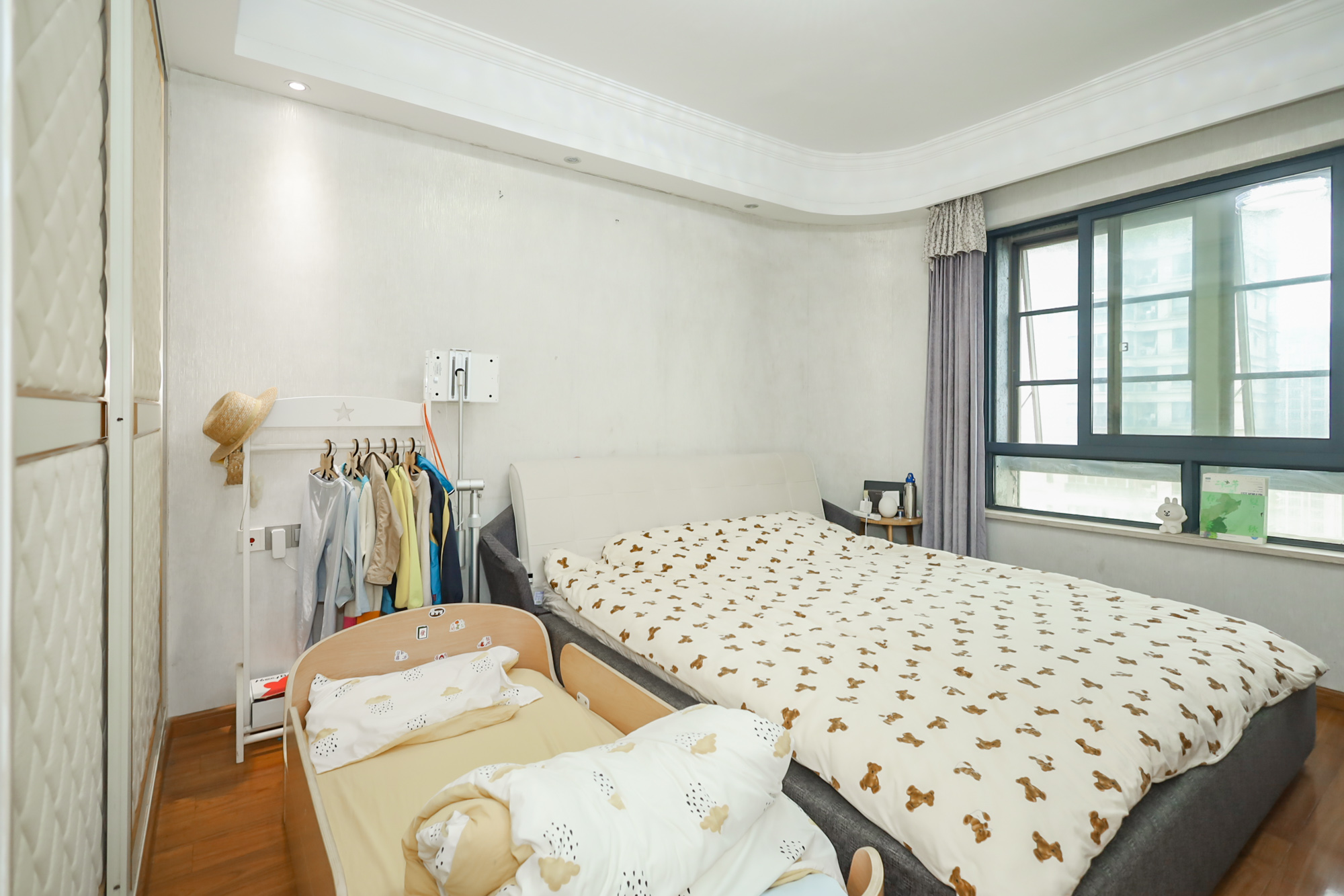 奥克斯广场  4室2厅1卫    125.0万 奥克斯广场  4室2厅1卫    125.0万卧室